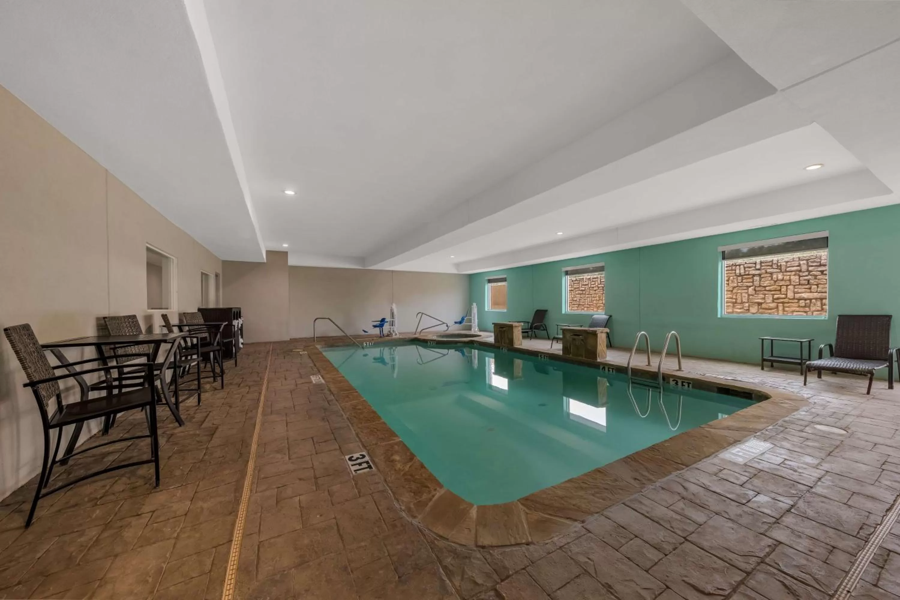 Pool view in Best Western Bowie Inn & Suites