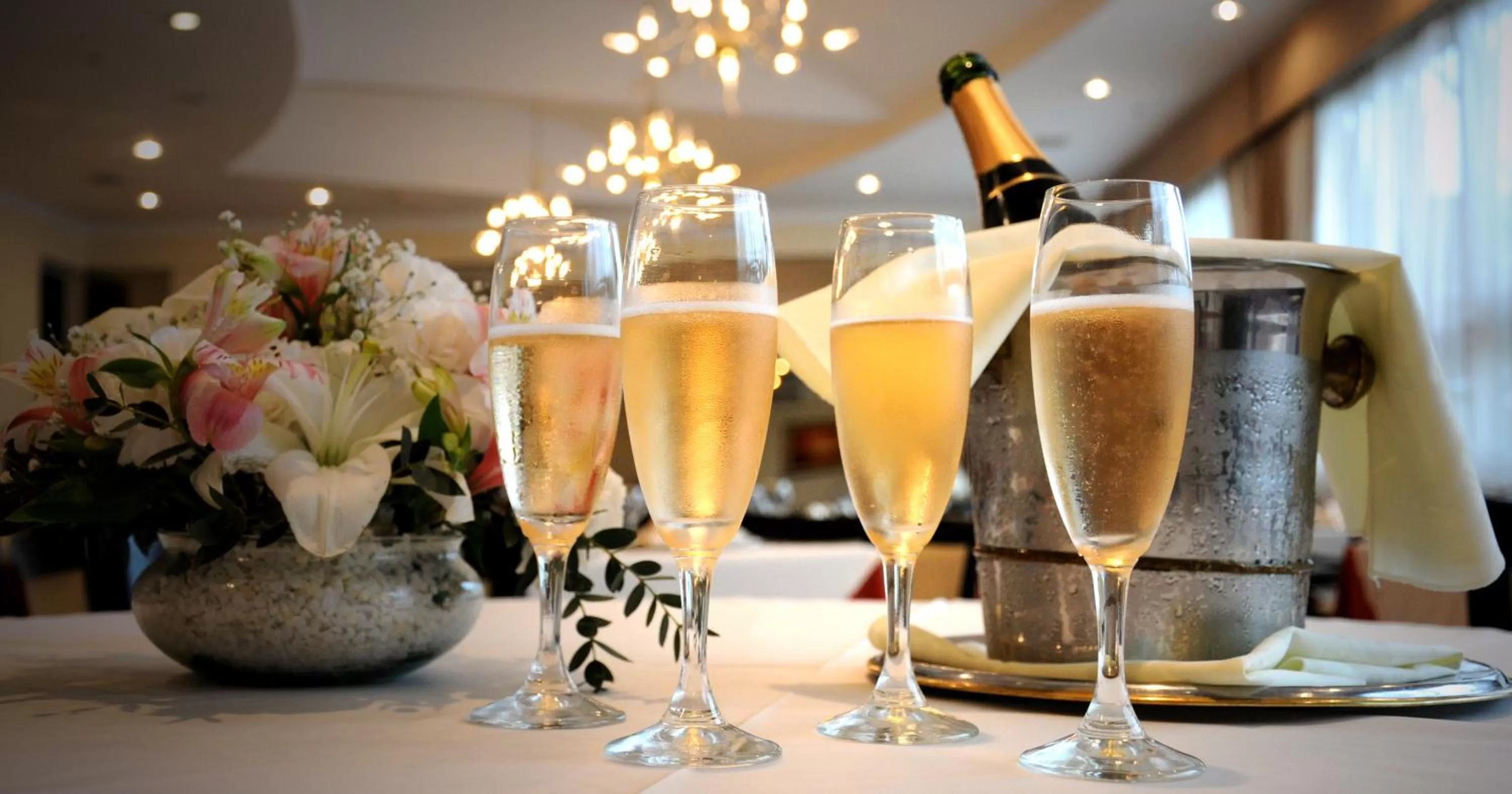 Restaurant/places to eat in InterTower Hotel