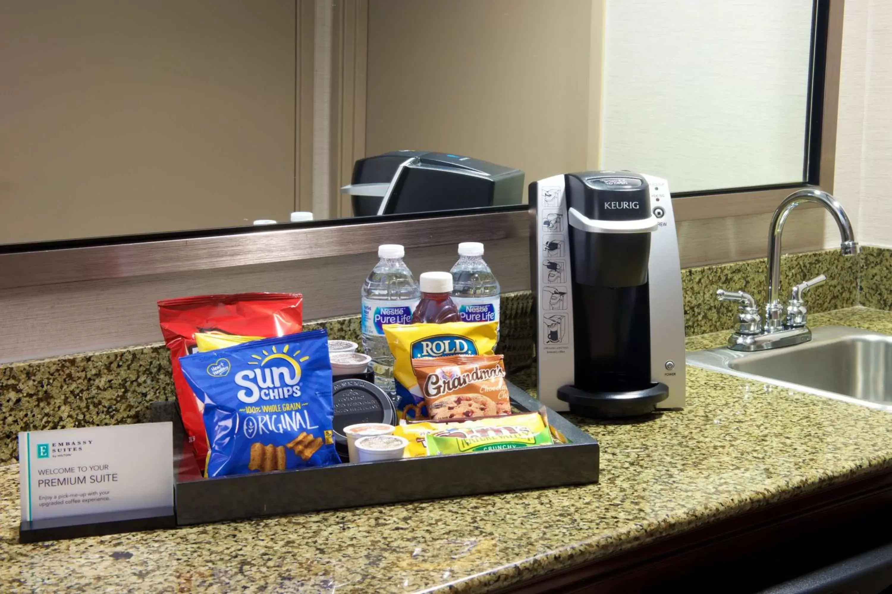 Kitchen or kitchenette in Embassy Suites by Hilton Seattle North Lynnwood