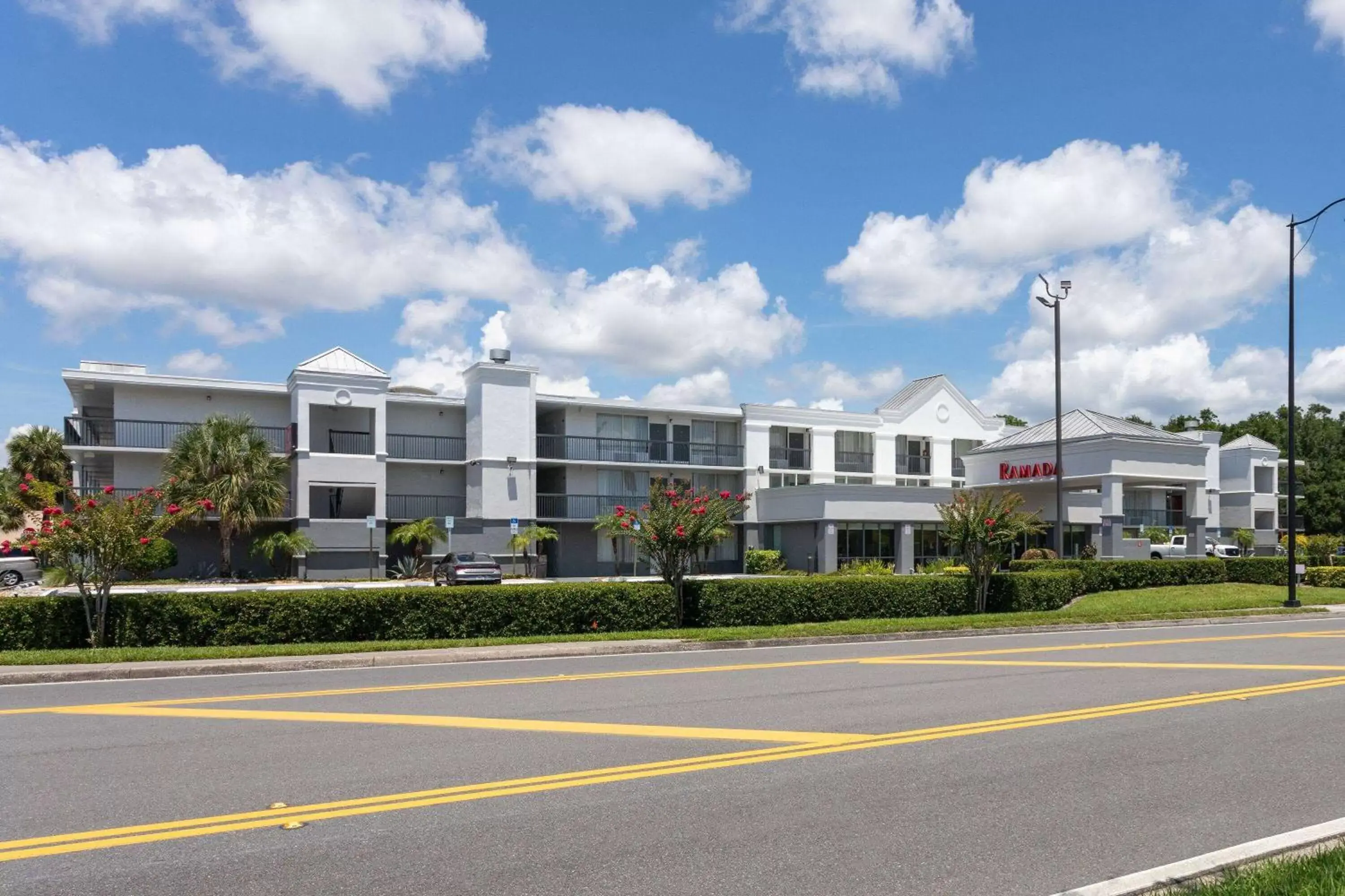 Property building in Ramada by Wyndham Altamonte Springs Near I-4 Property building in Ramada by Wyndham Altamonte Springs Near I-4