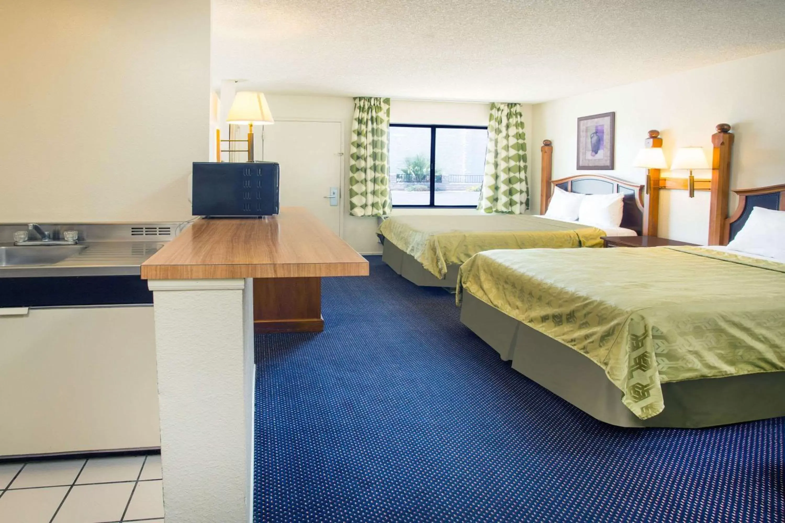 Photo of the whole room, Bed in Travelodge by Wyndham Indio 