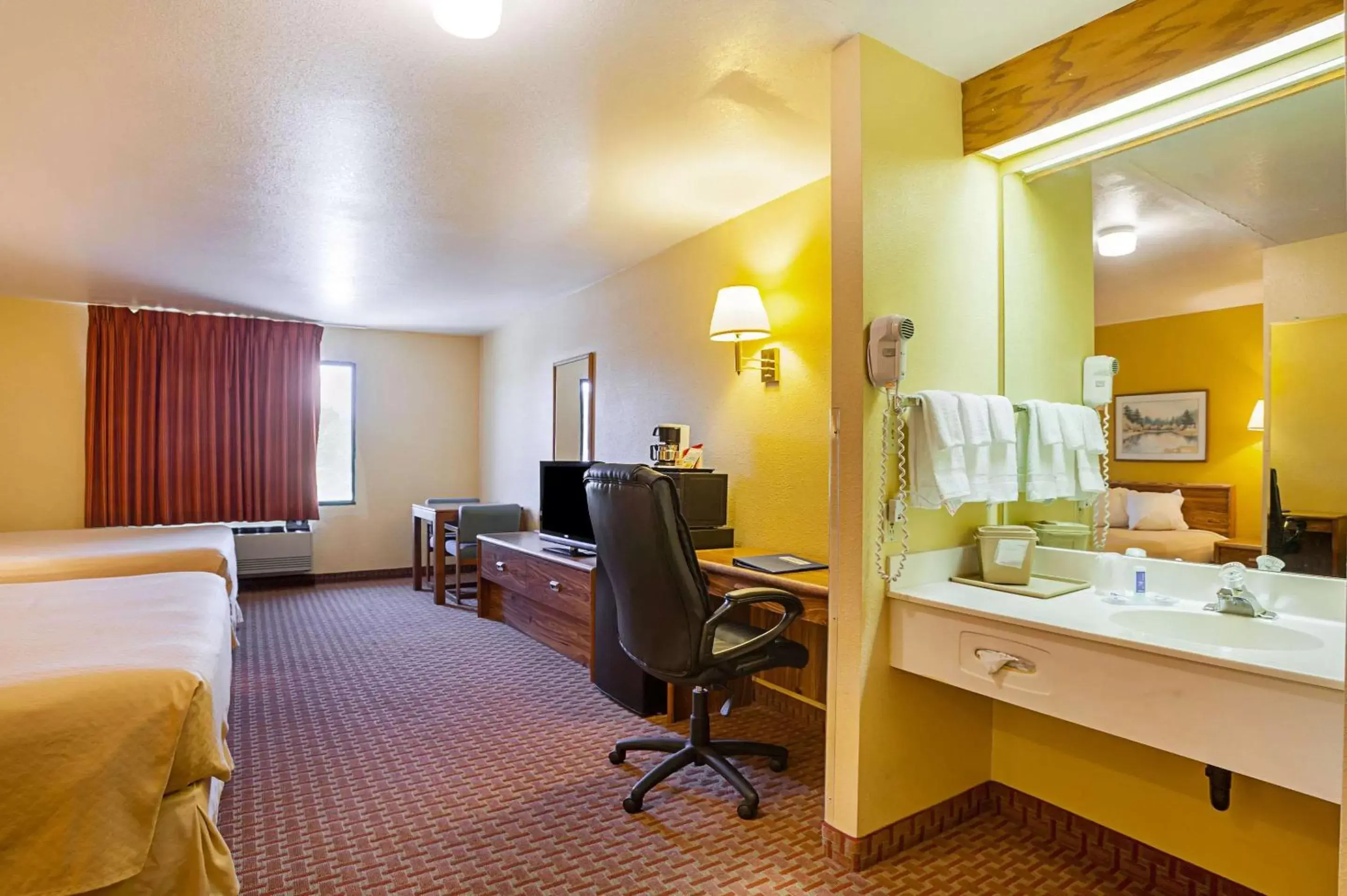 Photo of the whole room in Rodeway Inn & Suites Blanding