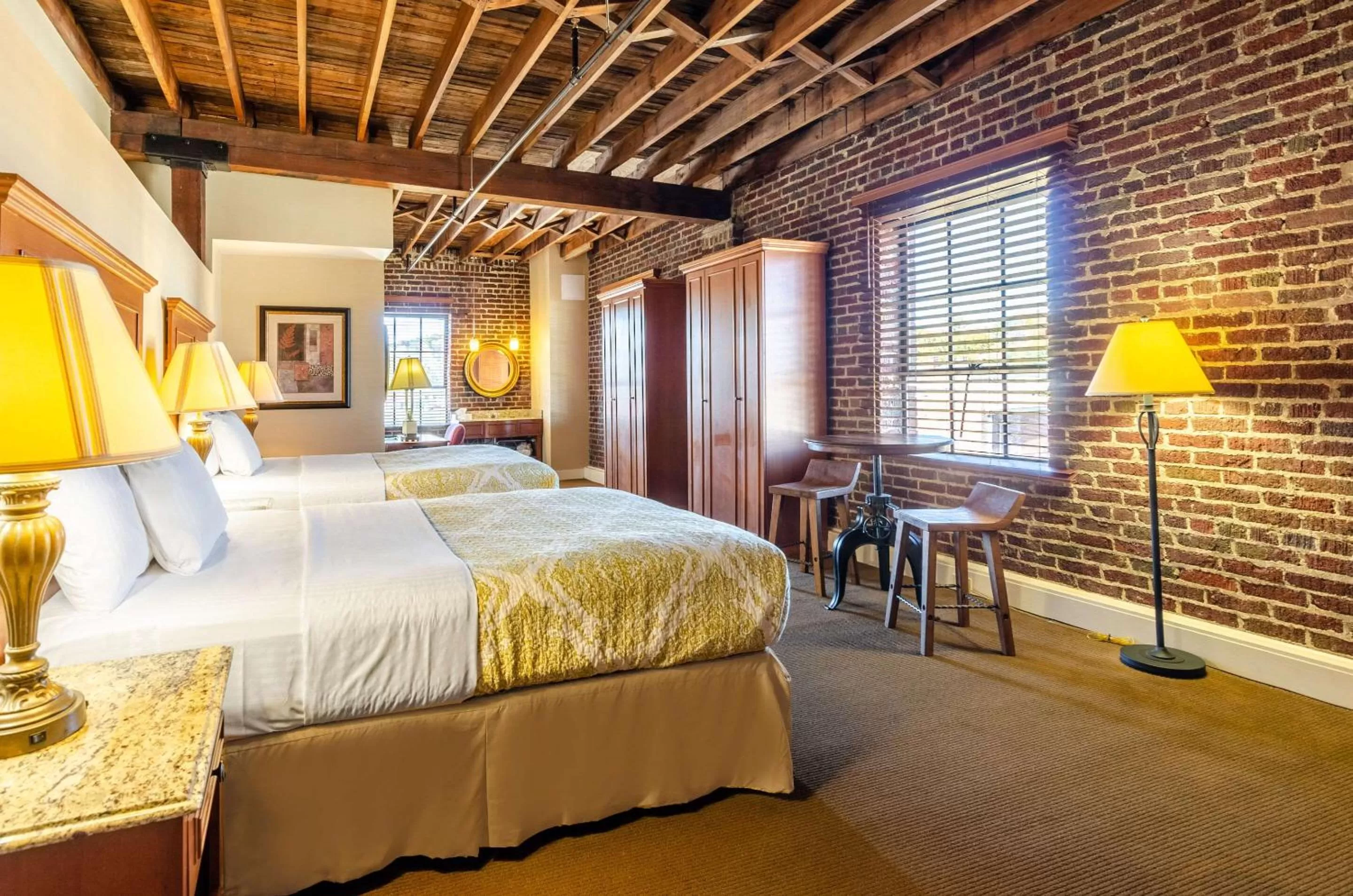 Standard Double Room with Two Double Beds - Non Smoking in Jackson Park Inn, Ascend Hotel Collection