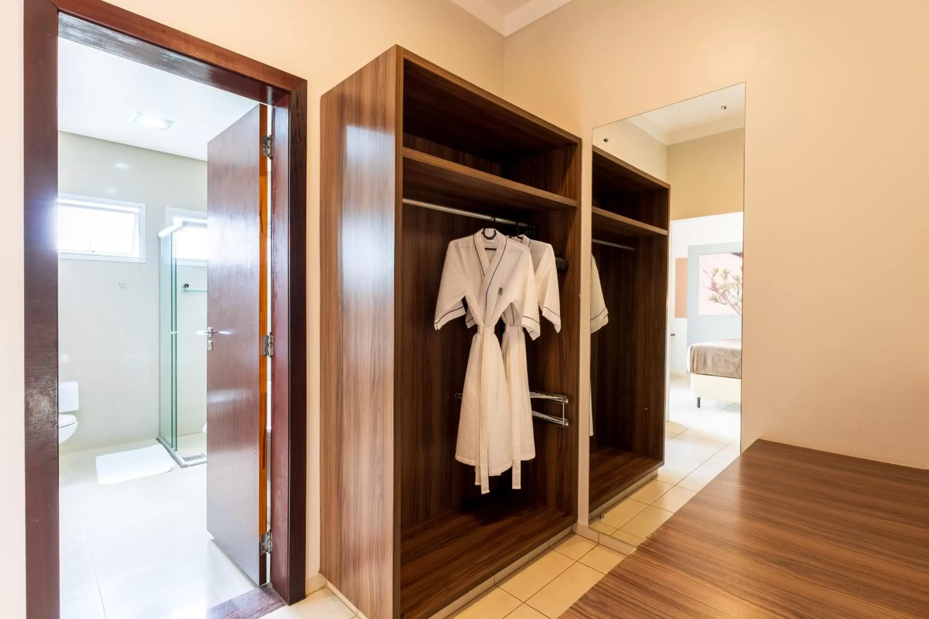 wardrobe, Bathroom in Ucayali Hotel