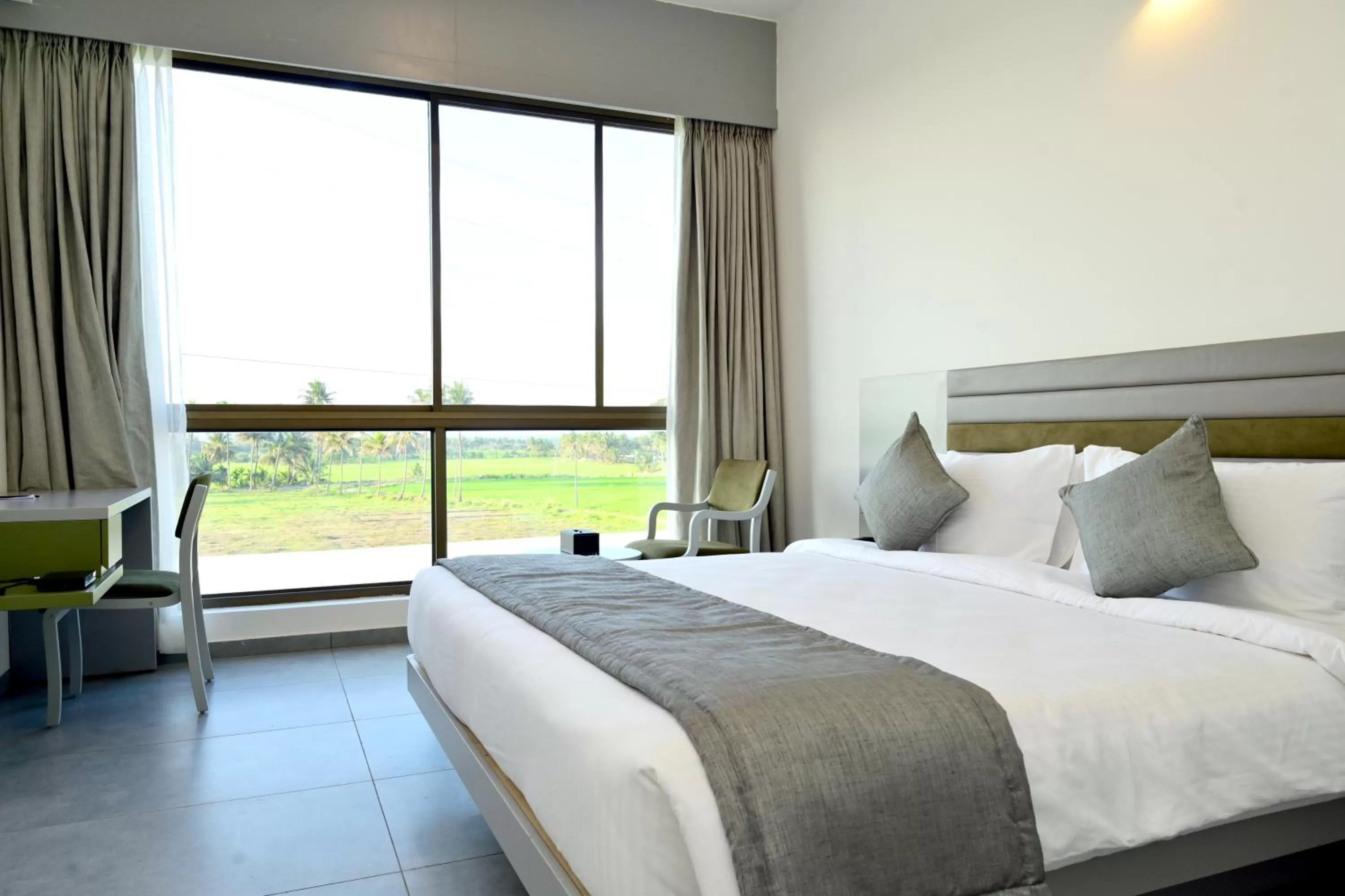 Bedroom, Bed in Clarks Inn Express, KRS road-Mandya, Mysore