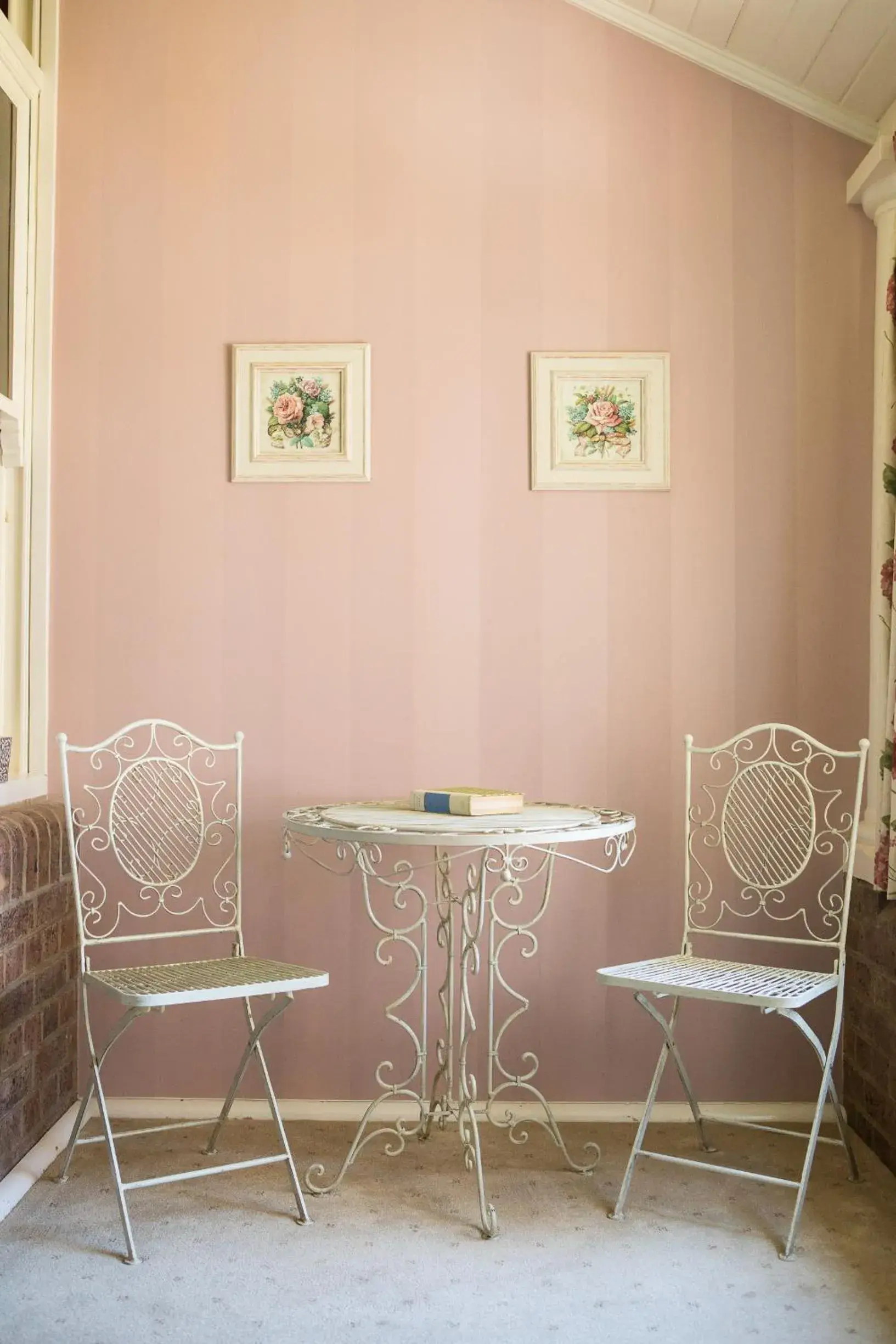 Seating Area in Petersons Armidale Winery and Guesthouse