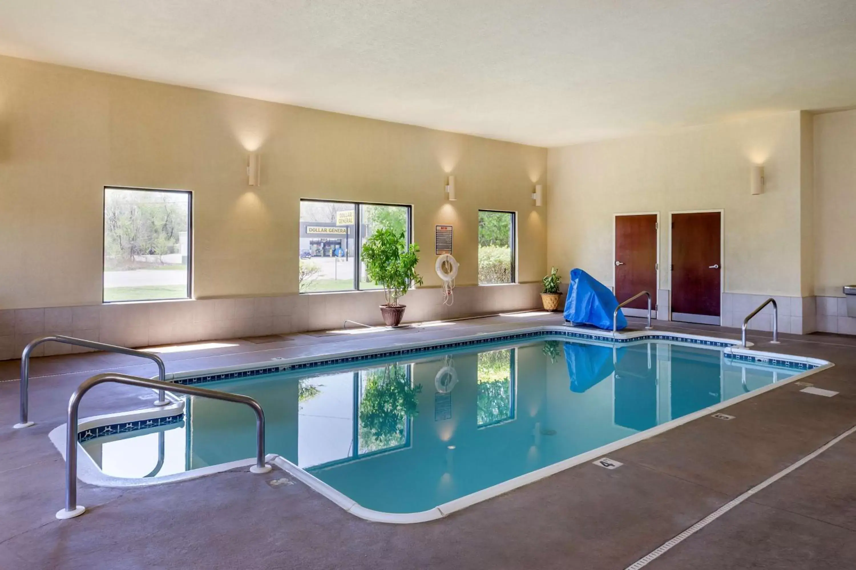 Pool view, Swimming Pool in Best Western Plus Springfield Airport Inn