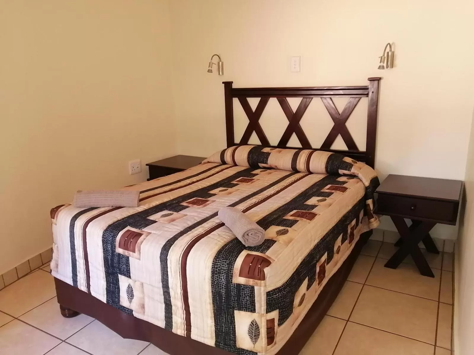 2 Sleeper House 3* (1 double room) in ATKV Buffelspoort