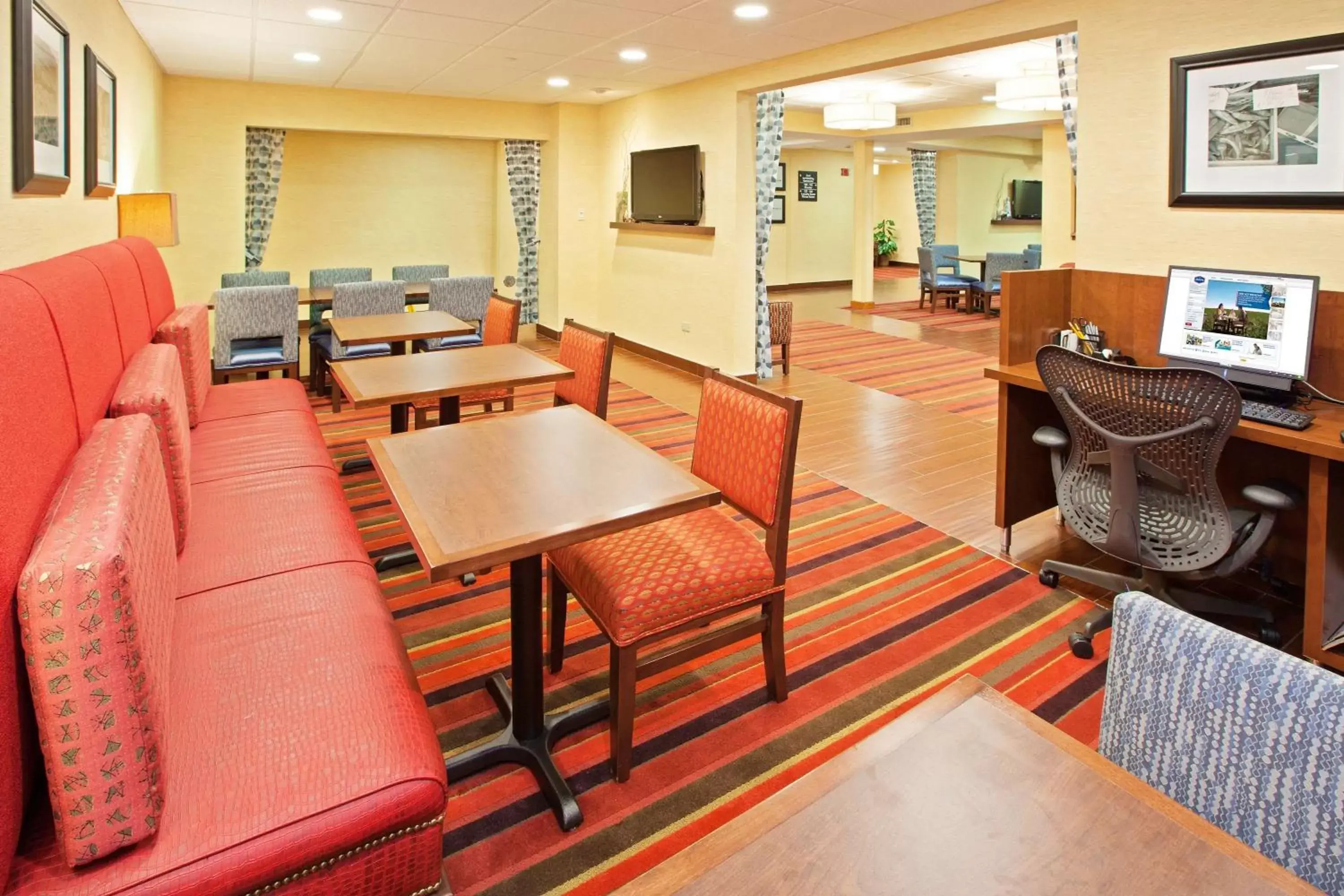 Lobby or reception, Restaurant/Places to Eat in Hampton Inn Joliet/I-55