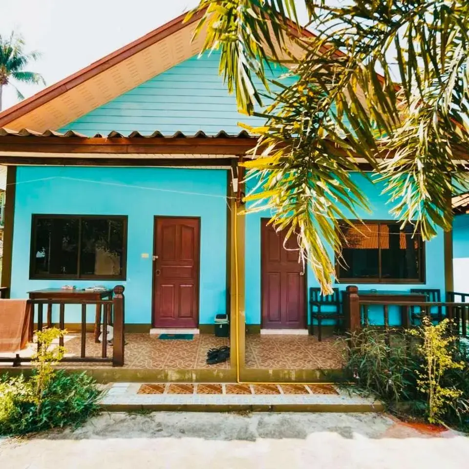 Property Building in Lanta L.D. Beach Bungalow