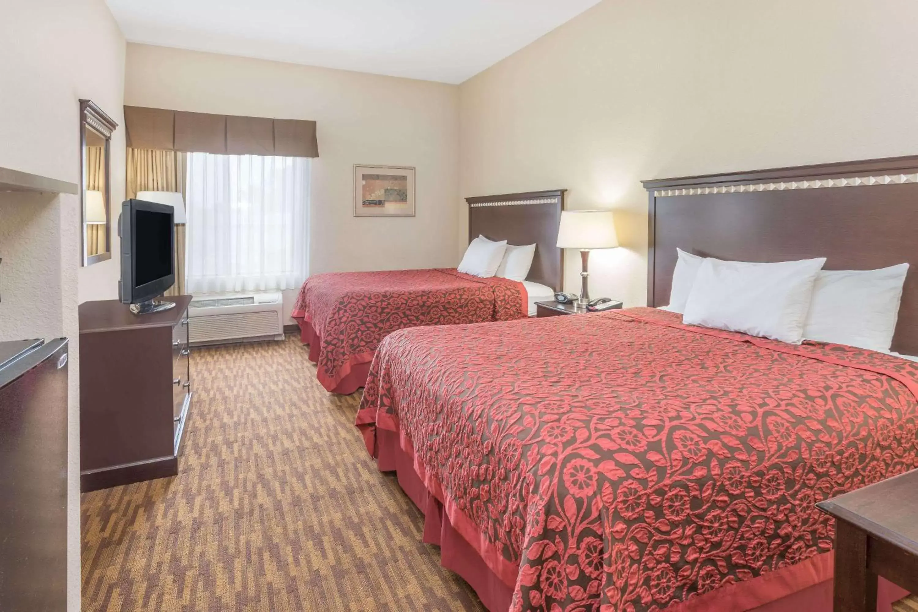 Photo of the whole room, Bed in Days Inn by Wyndham Semmes Mobile
