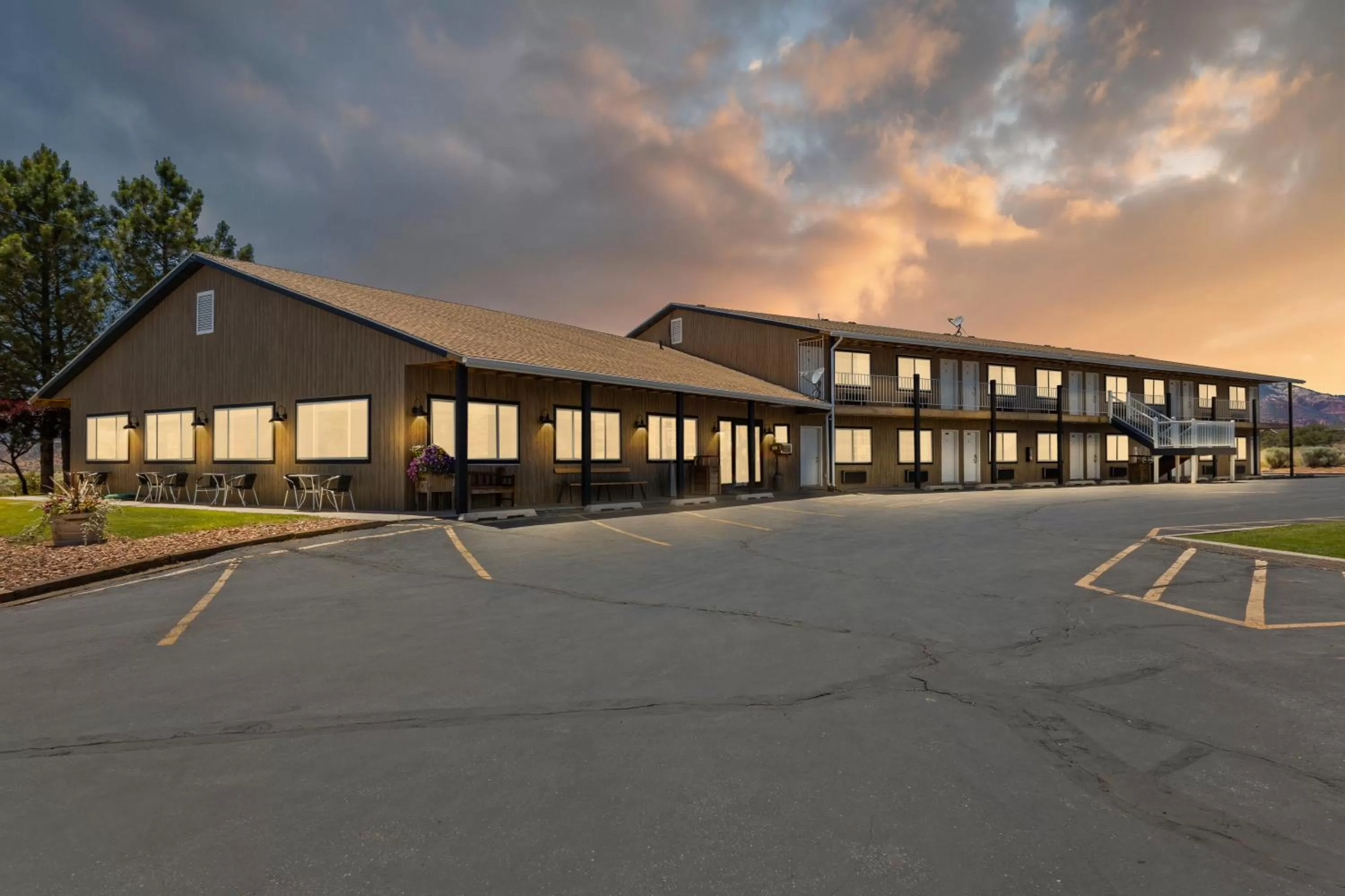 Property building in Broken Spur Inn & Steakhouse