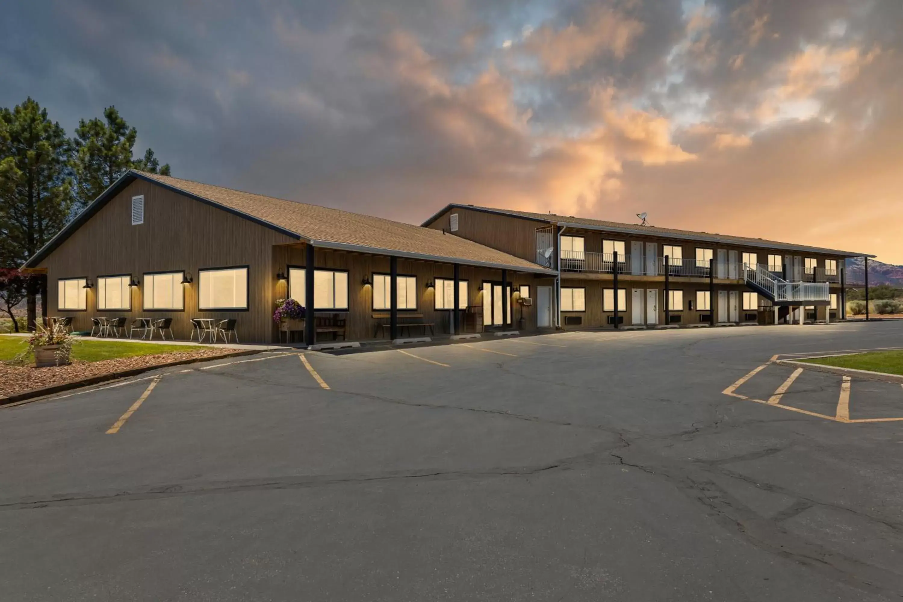 Property building in Broken Spur Inn & Steakhouse Property building in Broken Spur Inn & Steakhouse