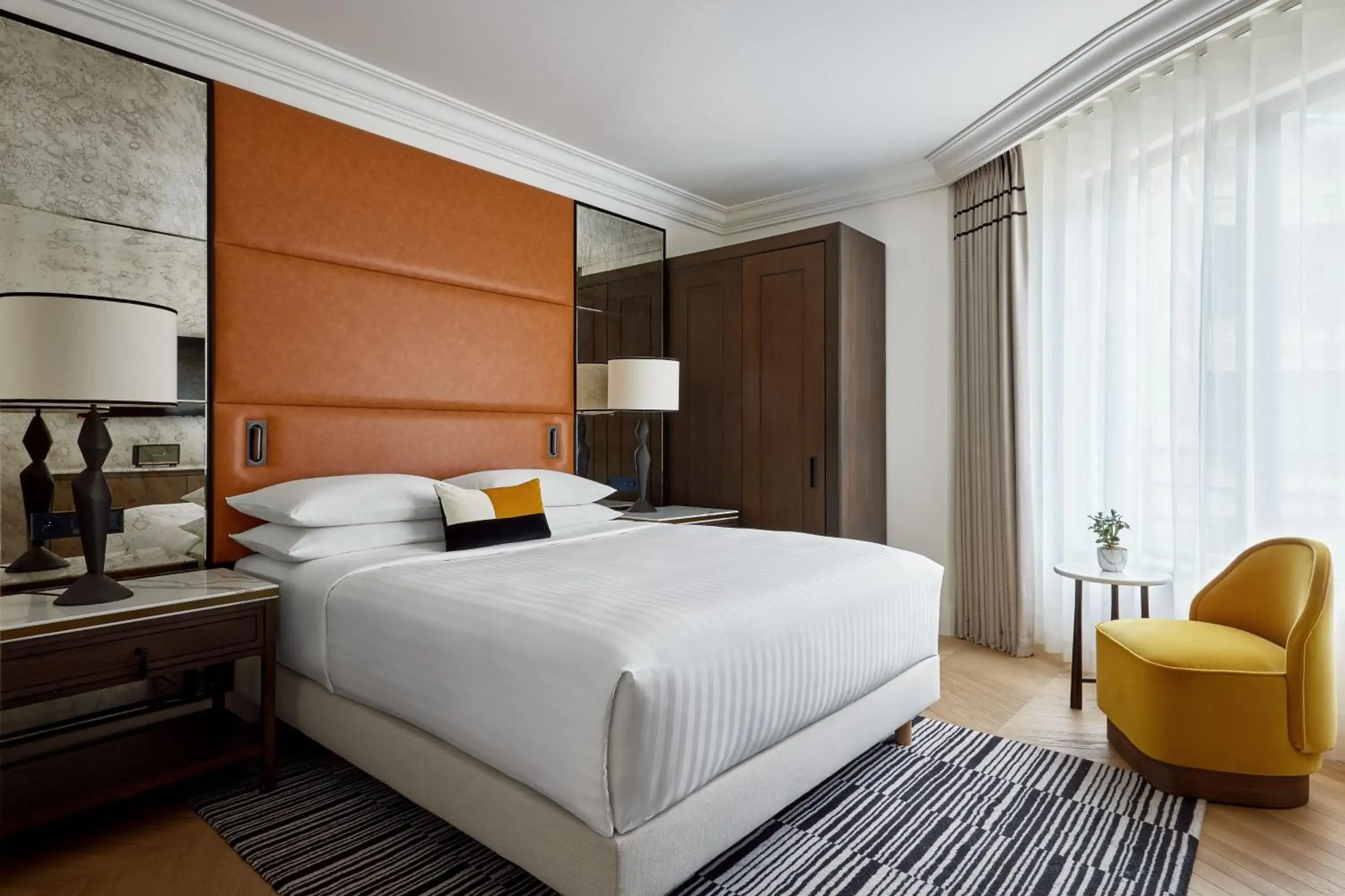 Photo of the whole room, Bed in Paris Marriott Champs Elysees Hotel