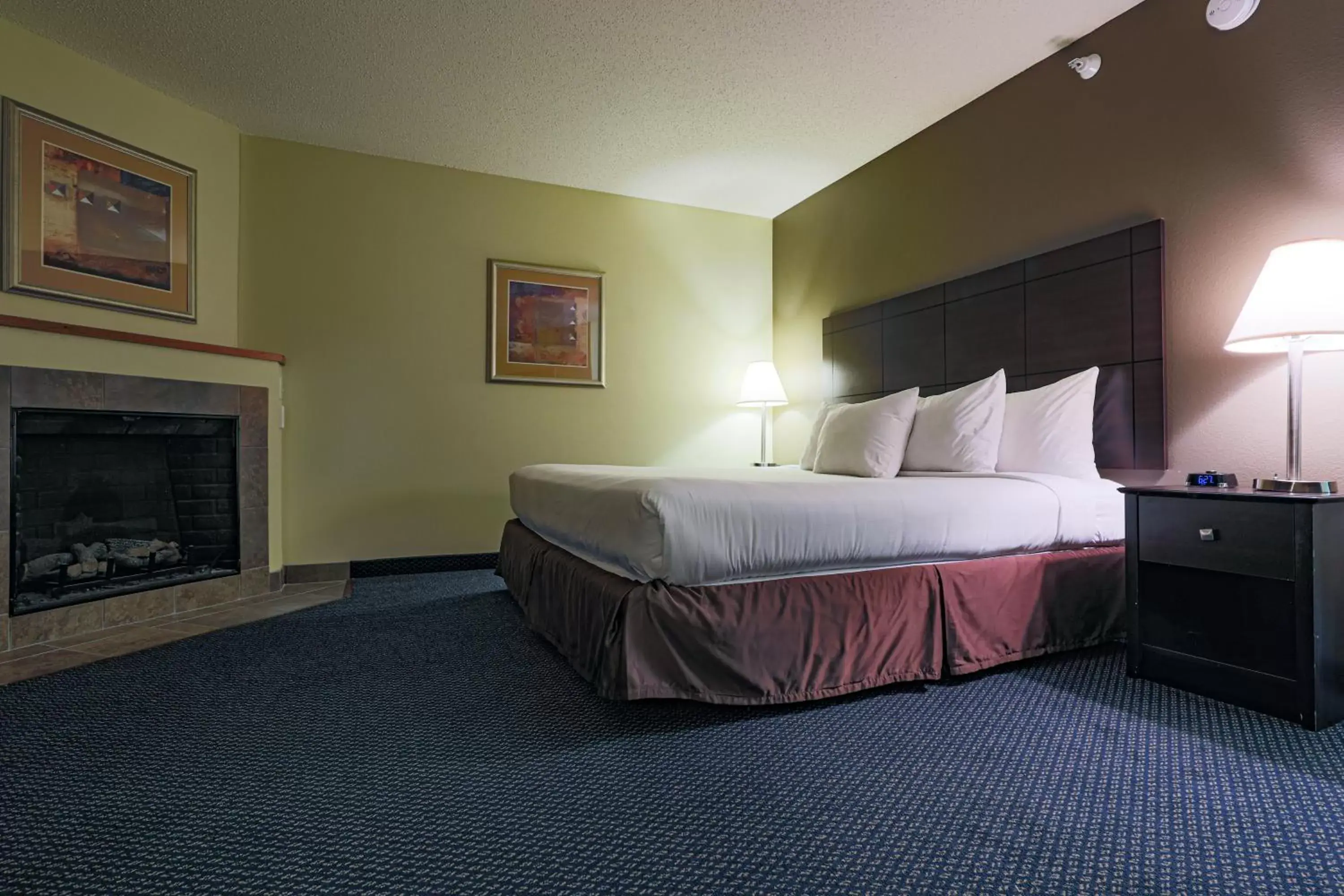Bed in AmericInn by Wyndham Lincoln South