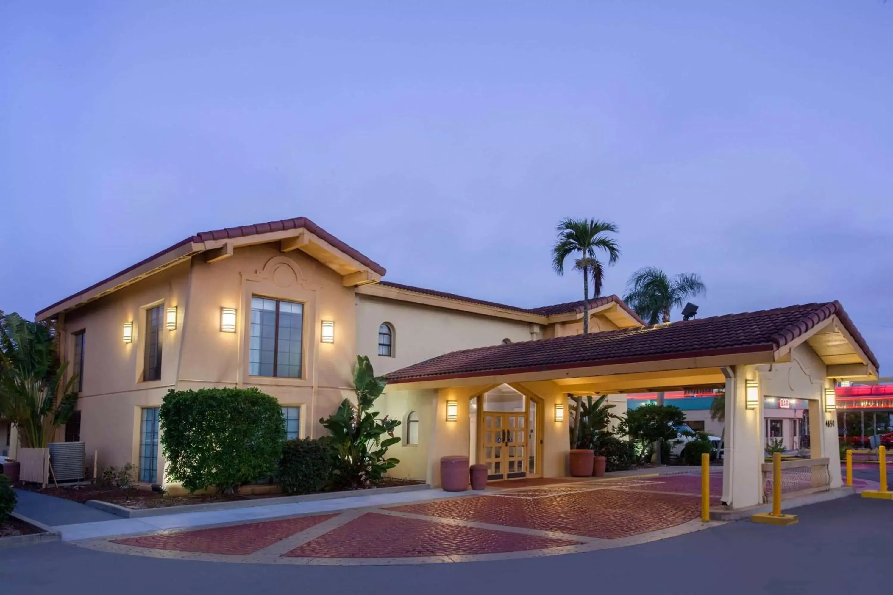 Property Building in La Quinta Inn by Wyndham Fort Myers Central