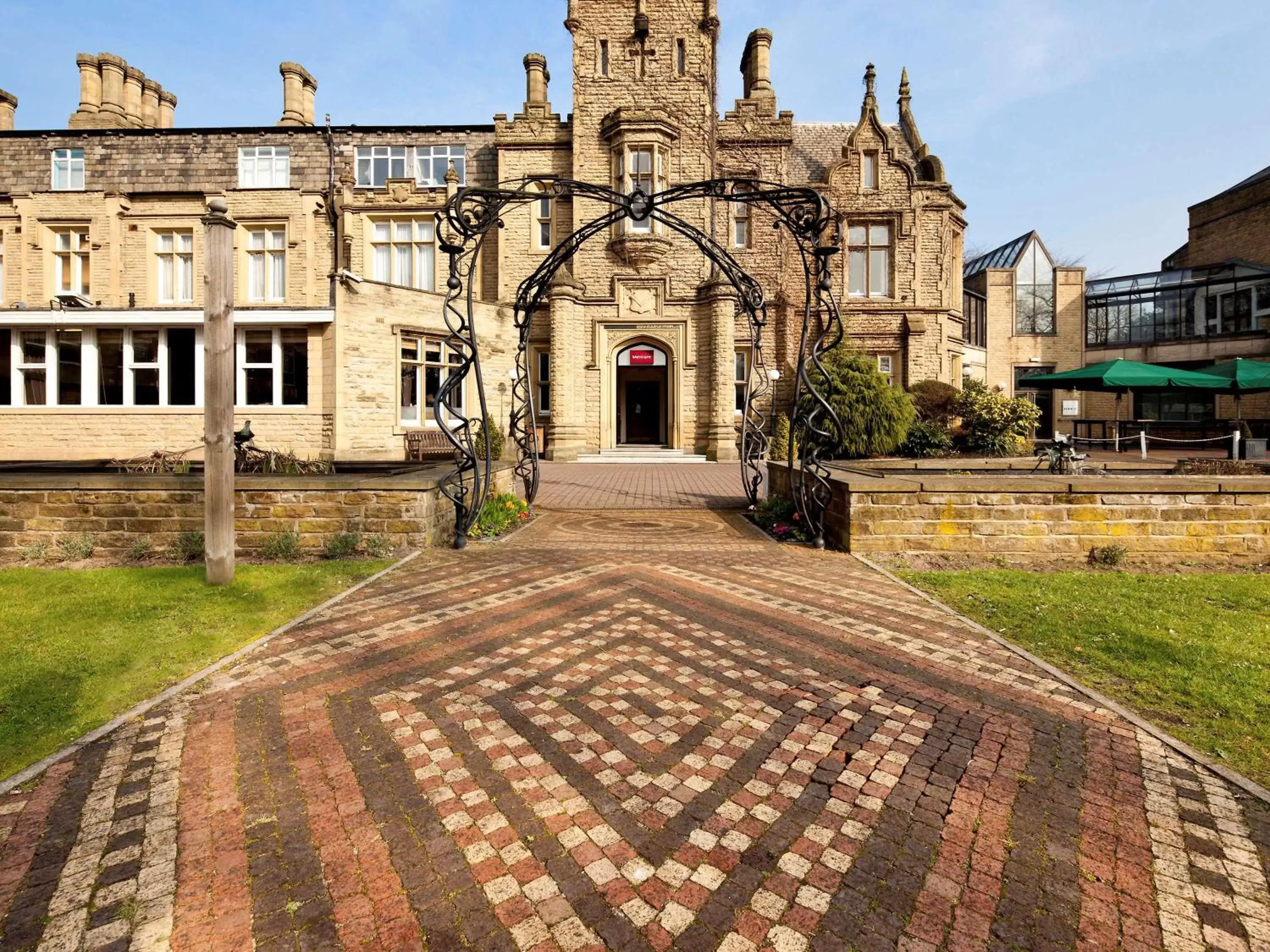 Property Building in Mercure Bradford, Bankfield Hotel