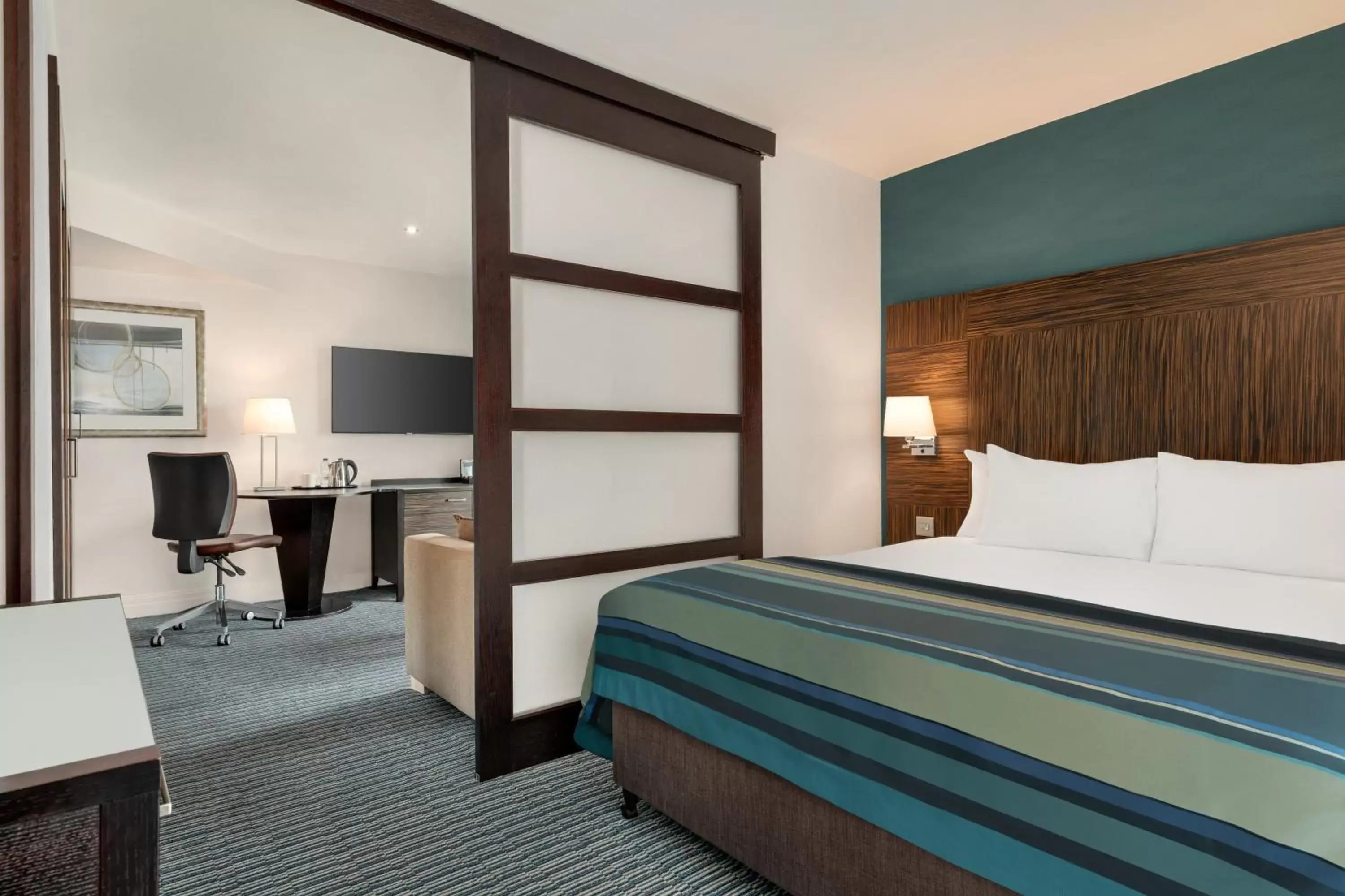 Bedroom, Bed in Holiday Inn Birmingham Airport - NEC, an IHG Hotel