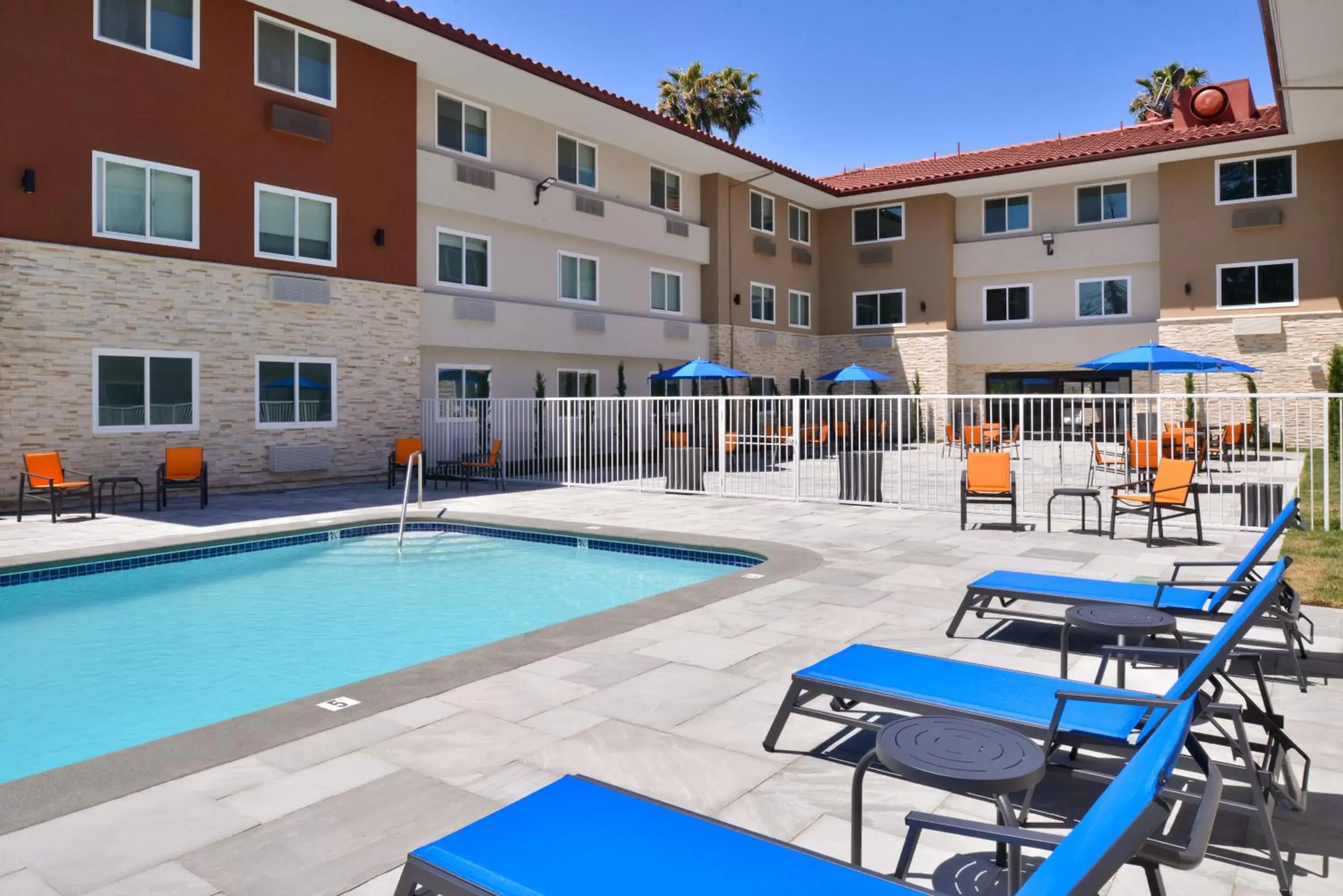 Swimming pool in Holiday Inn Express - Santa Rosa North, an IHG Hotel