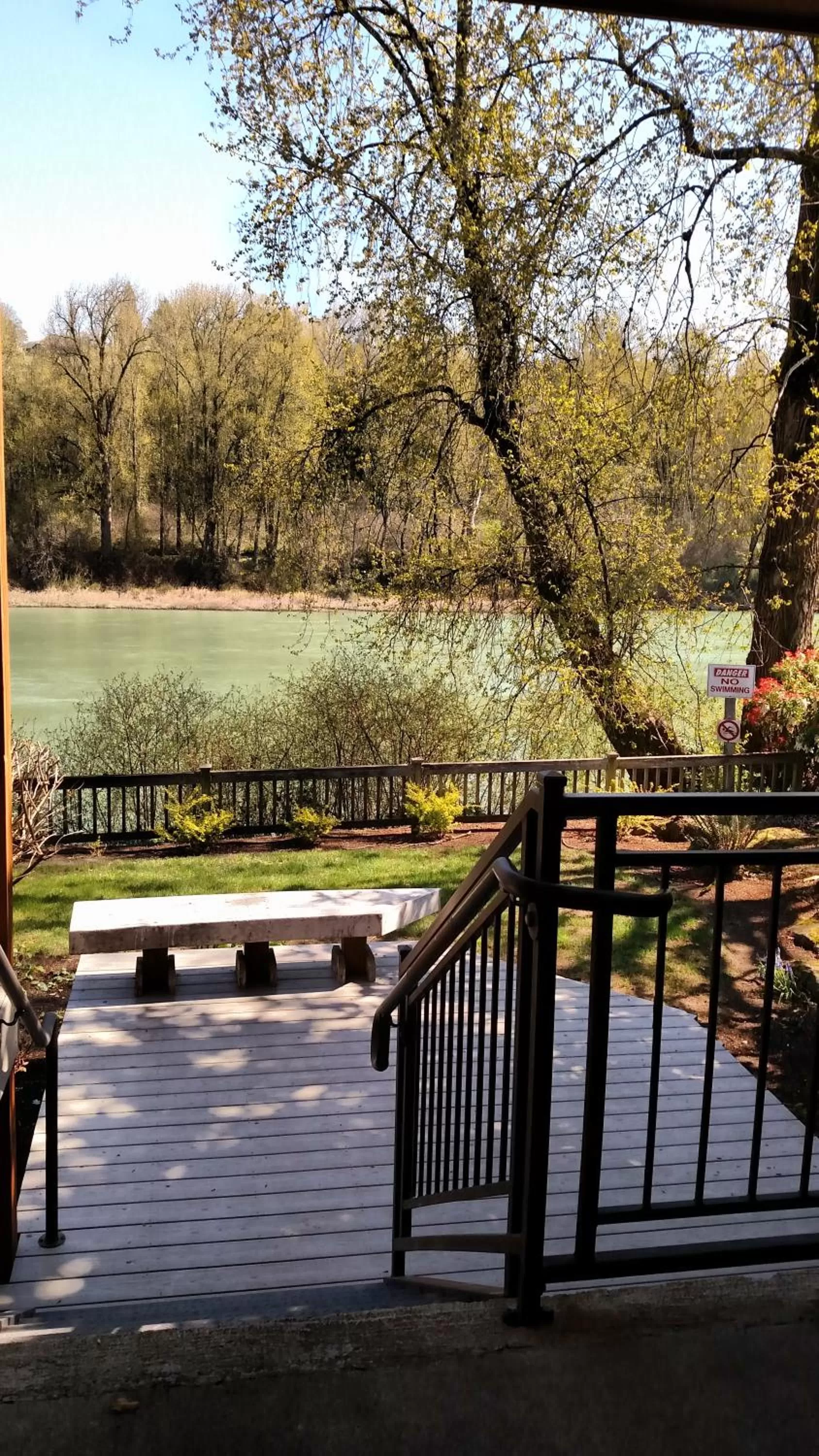 Day in Lewis River Inn