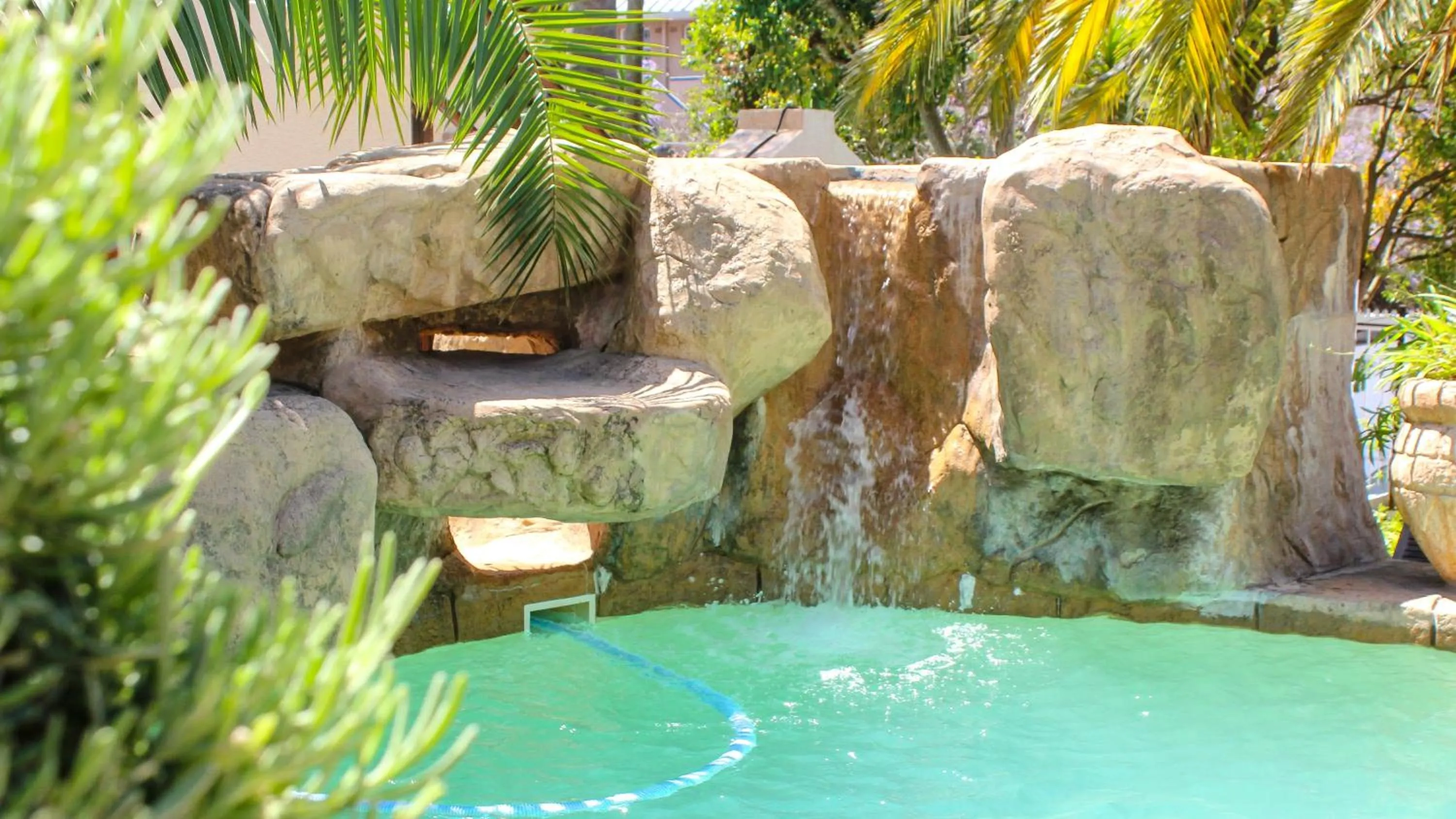 Swimming pool in Port View Guest House