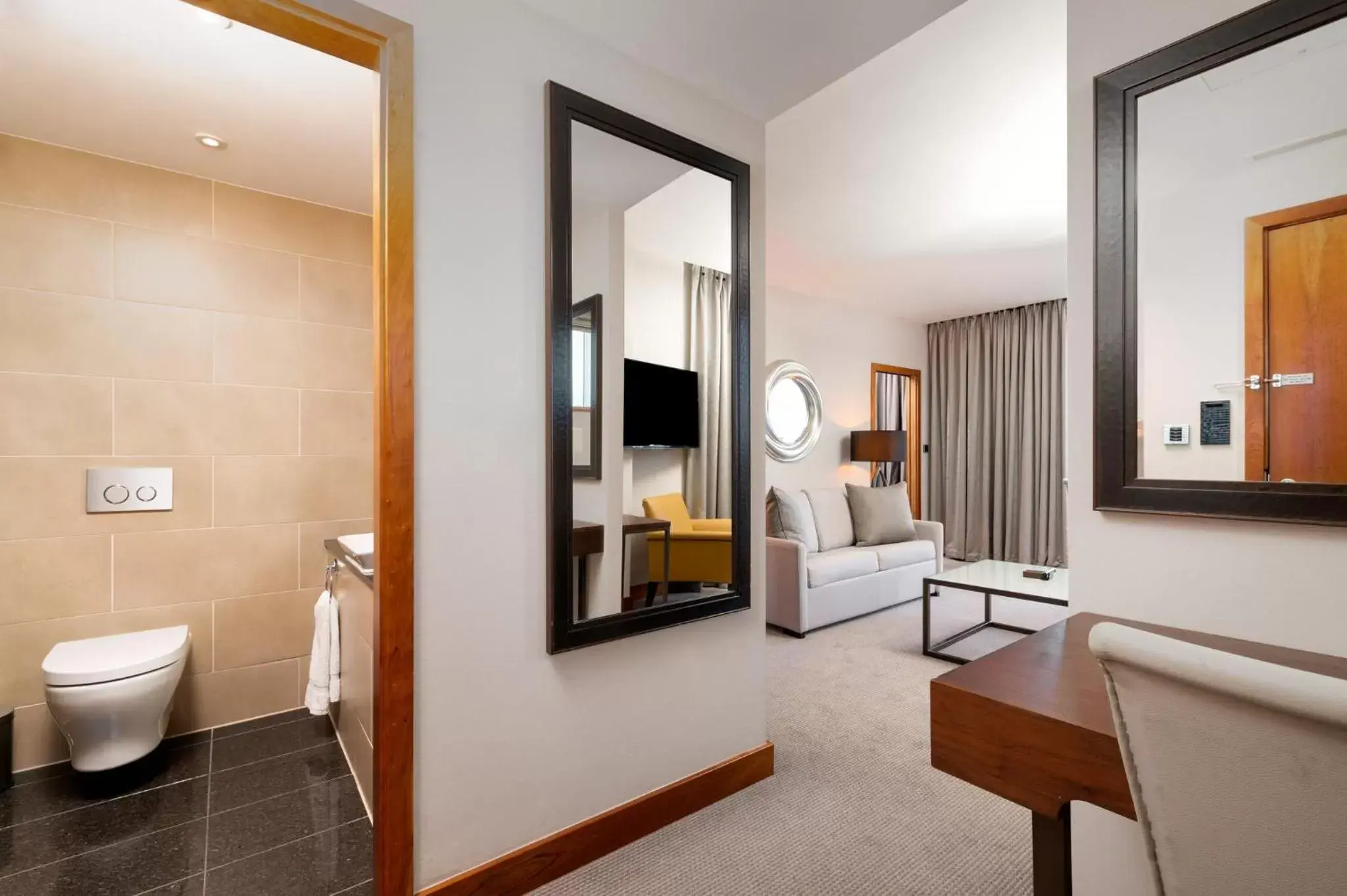 Bedroom, Bathroom in Intercontinental London - The O2, an IHG Hotel