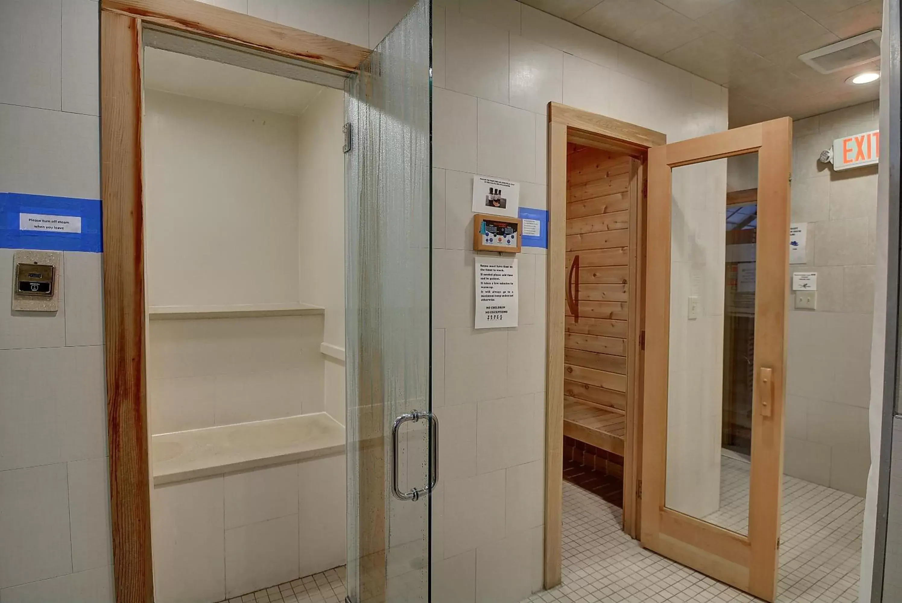 Sauna, Bathroom in Colonial Motel and Spa
