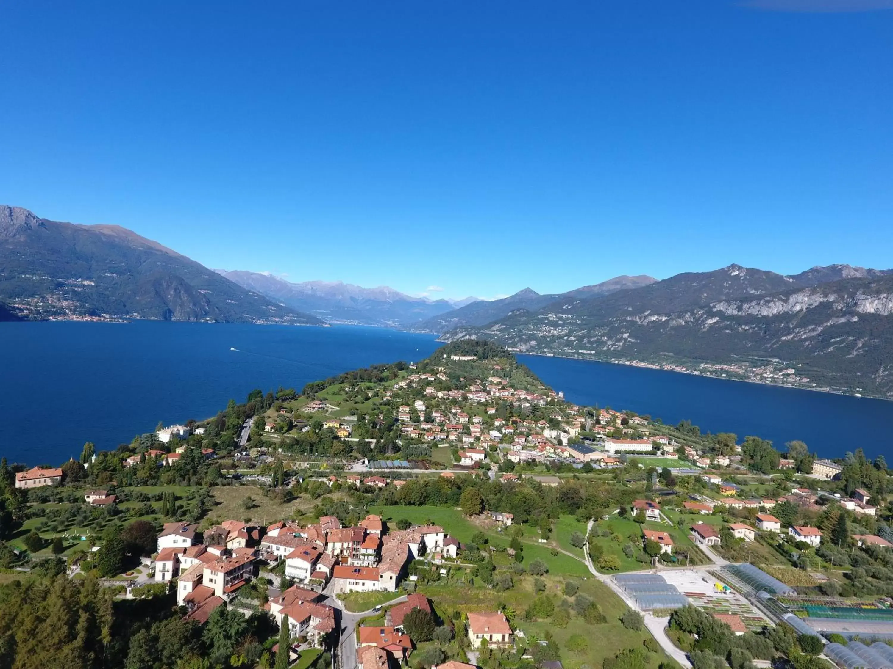 Lake view, Bird's-eye View in Hotel Il Perlo Panorama