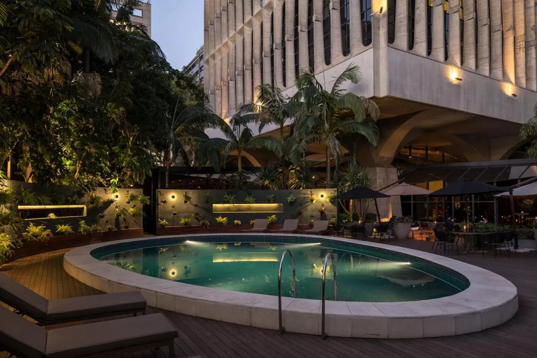 Swimming pool in Tivoli Mofarrej São Paulo