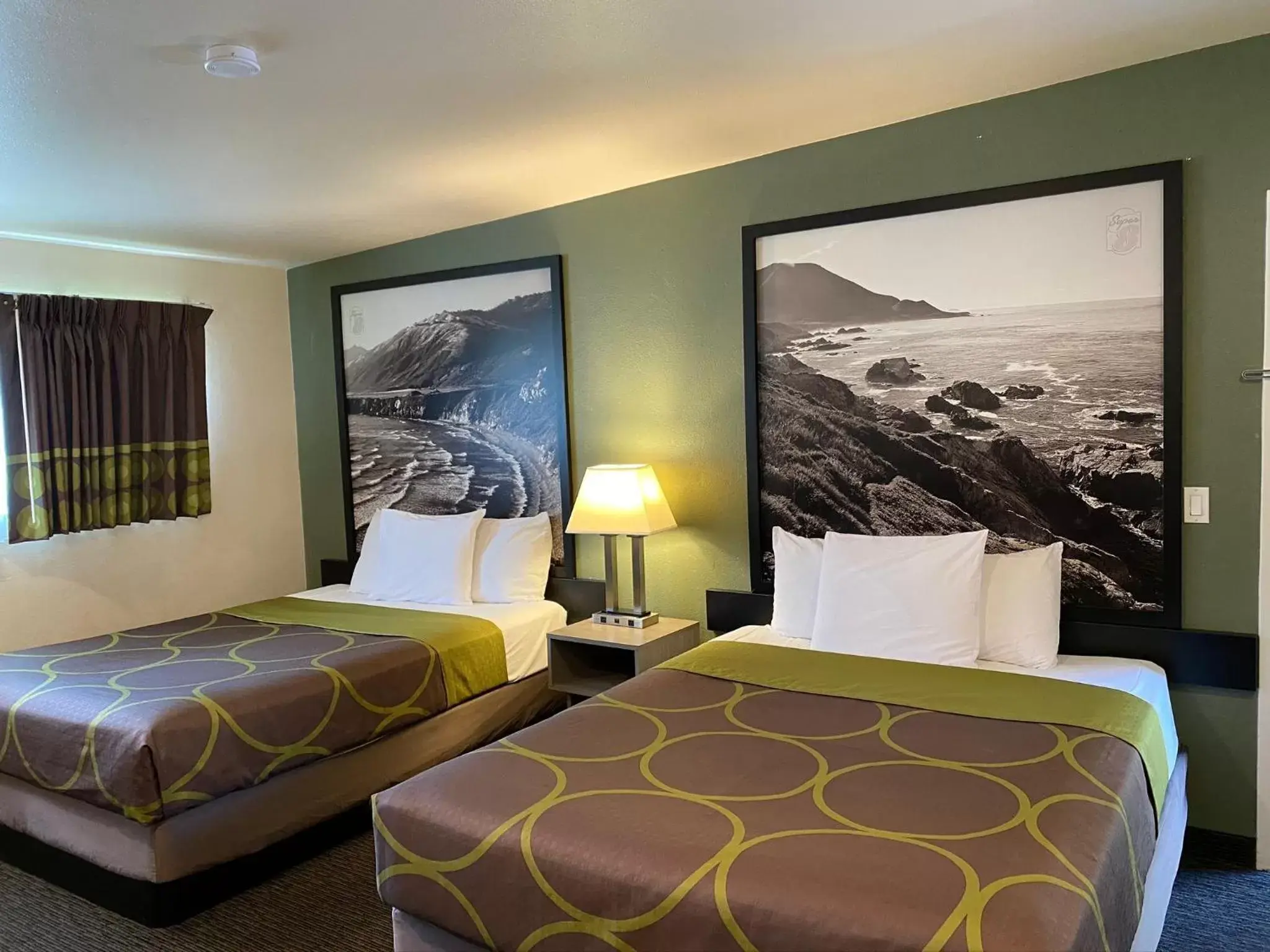 Photo of the whole room, Bed in Super 8 by Wyndham Monterey