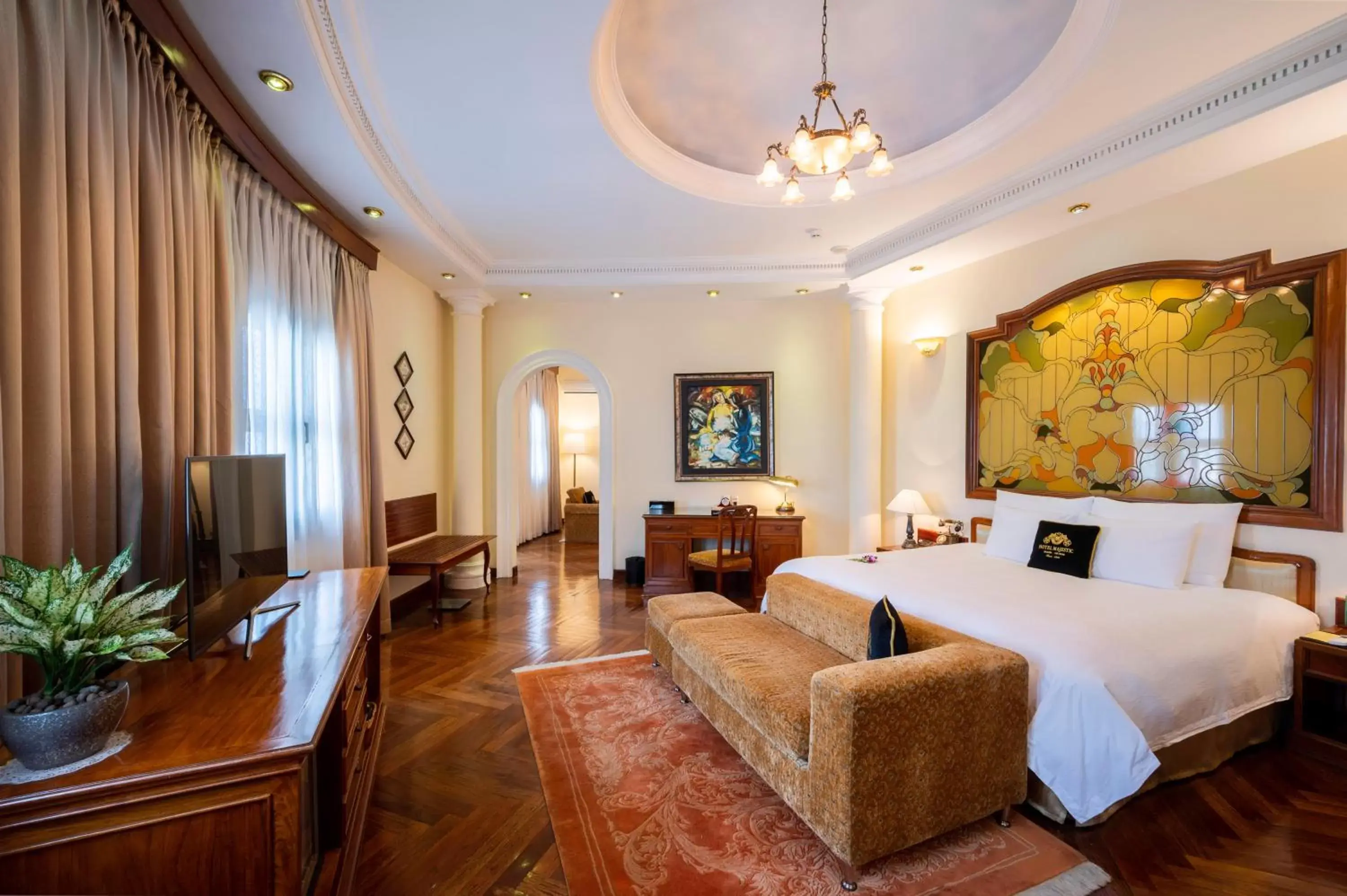 Bedroom in Hotel Majestic Saigon