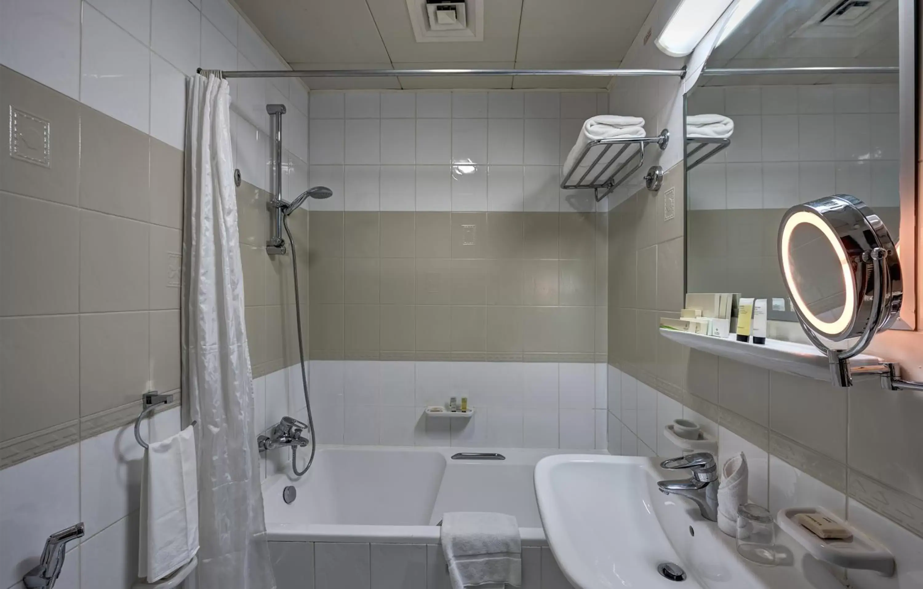 Shower, Bathroom in Al Nakheel Hotel Apartments Abu Dhabi