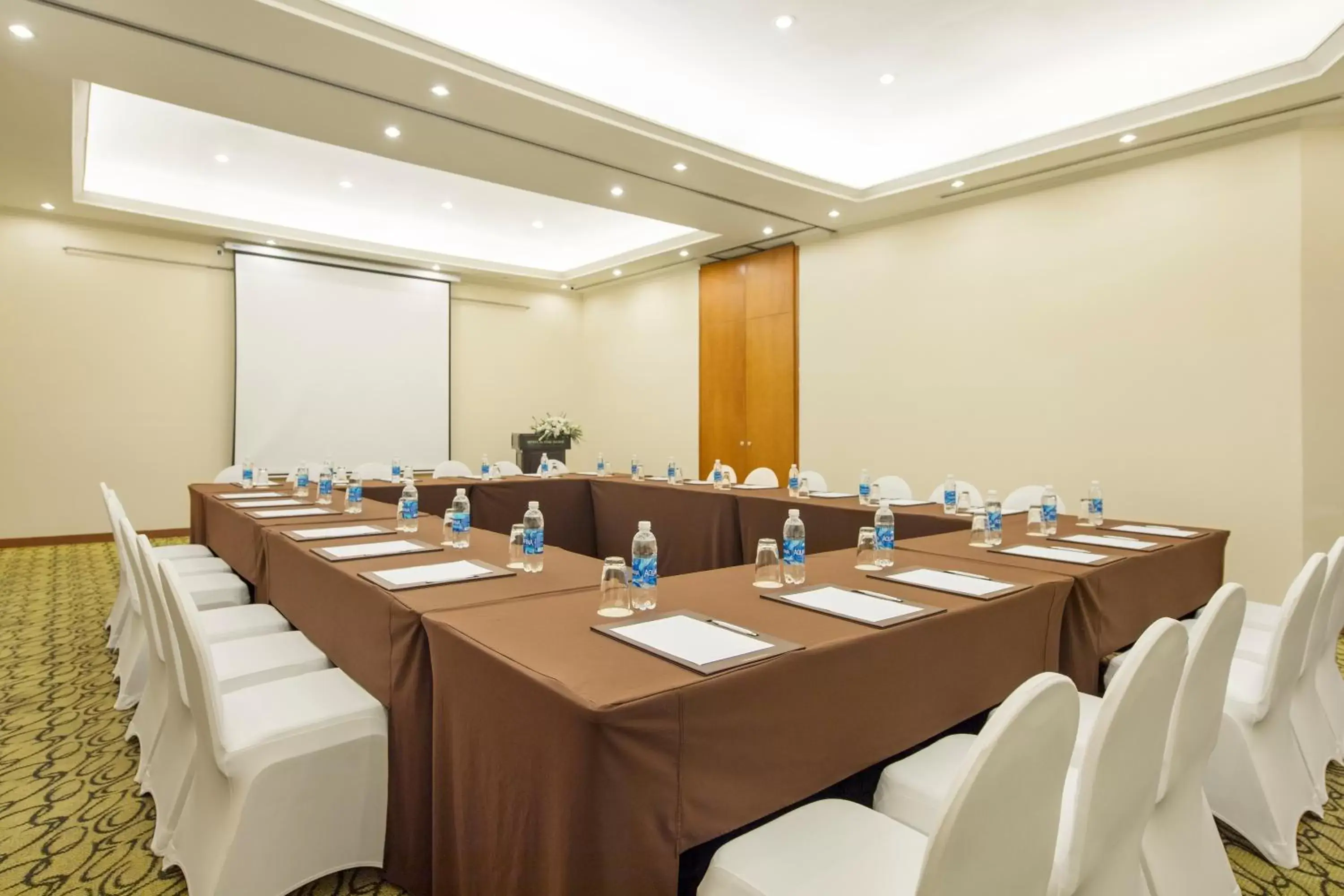 Meeting/conference room in Hôtel du Parc Hanoï