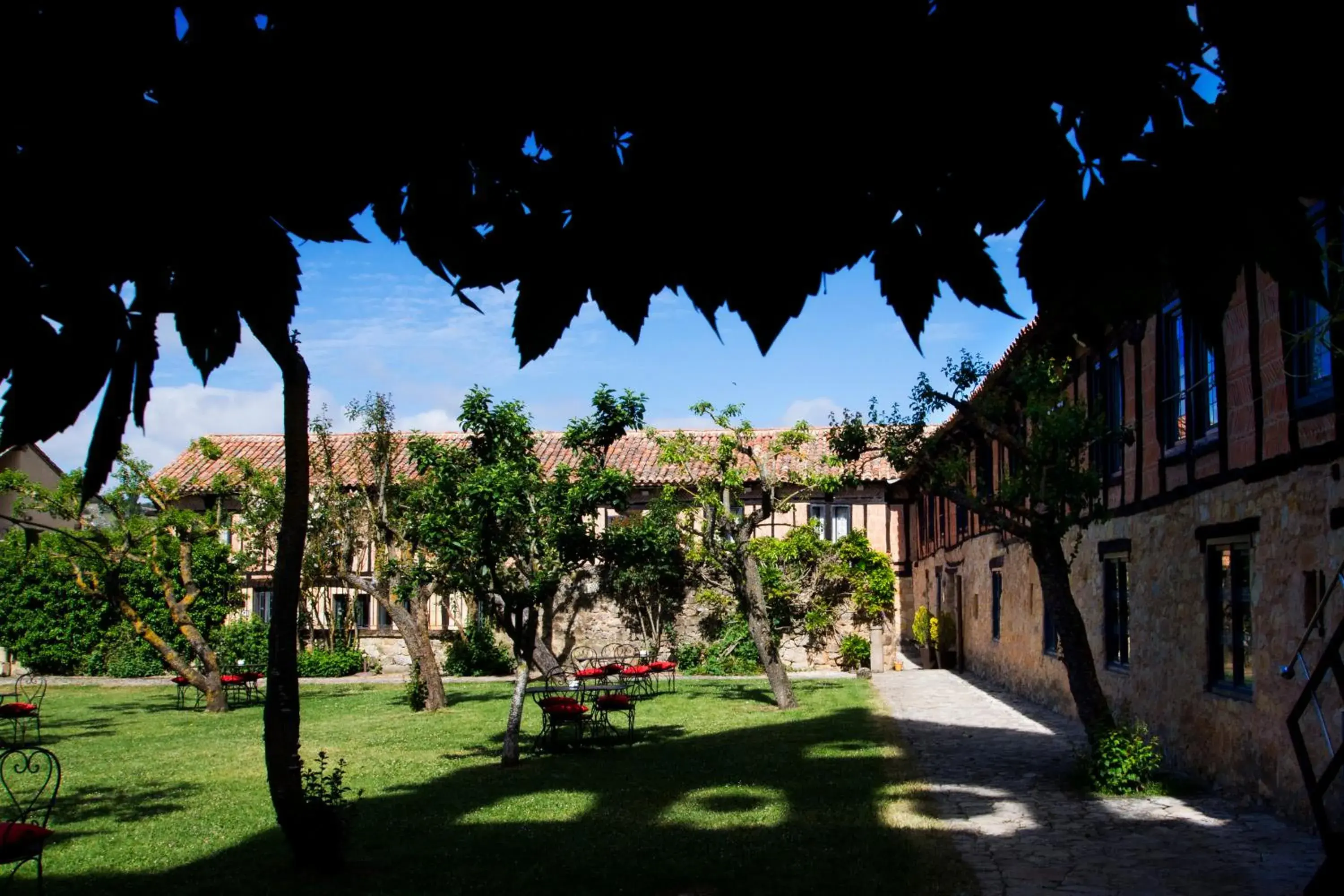 Garden in Hotel Posada Santa Maria la Real