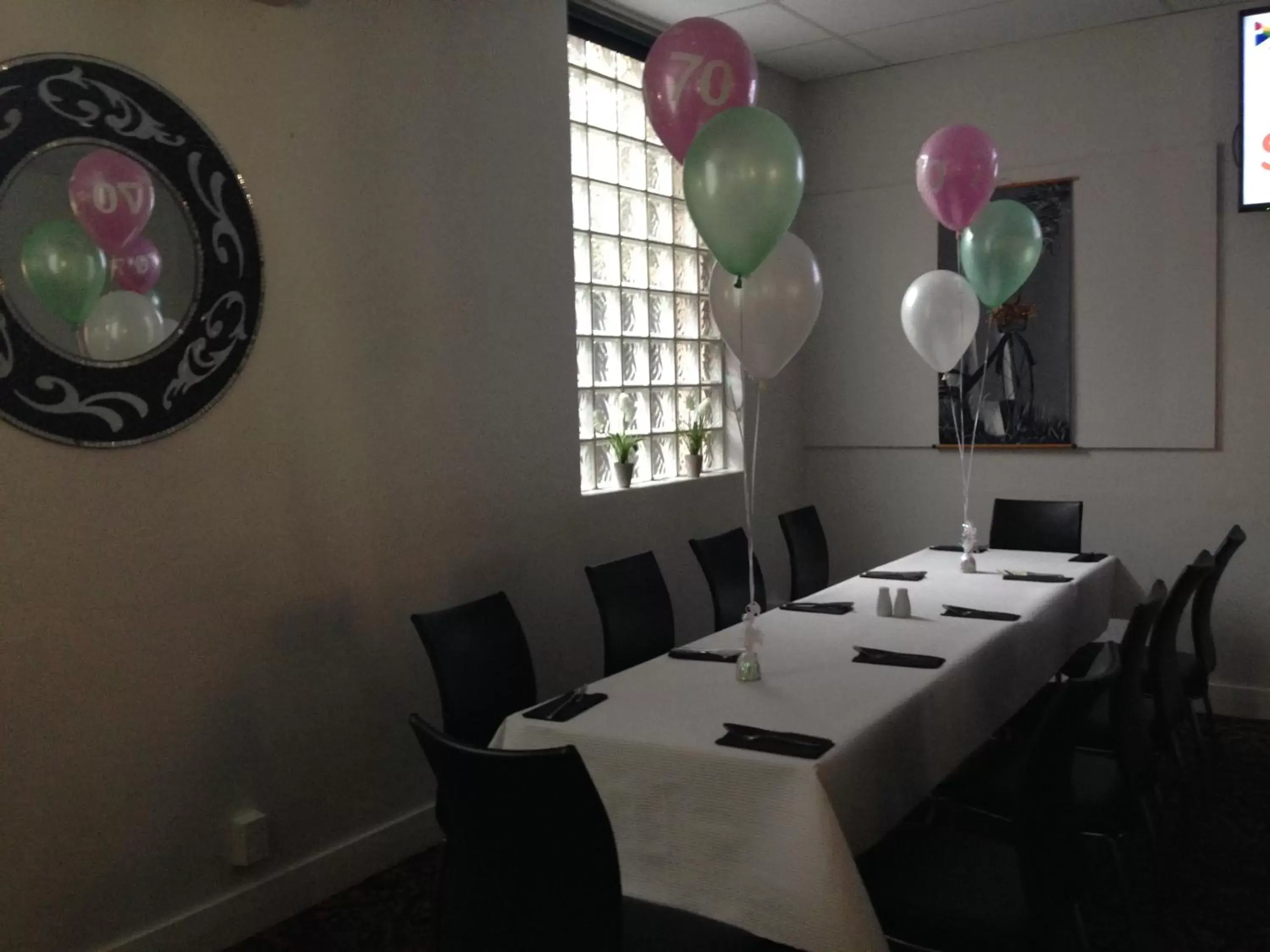 Restaurant/places to eat, Business Area/Conference Room in Burkes Hotel Motel