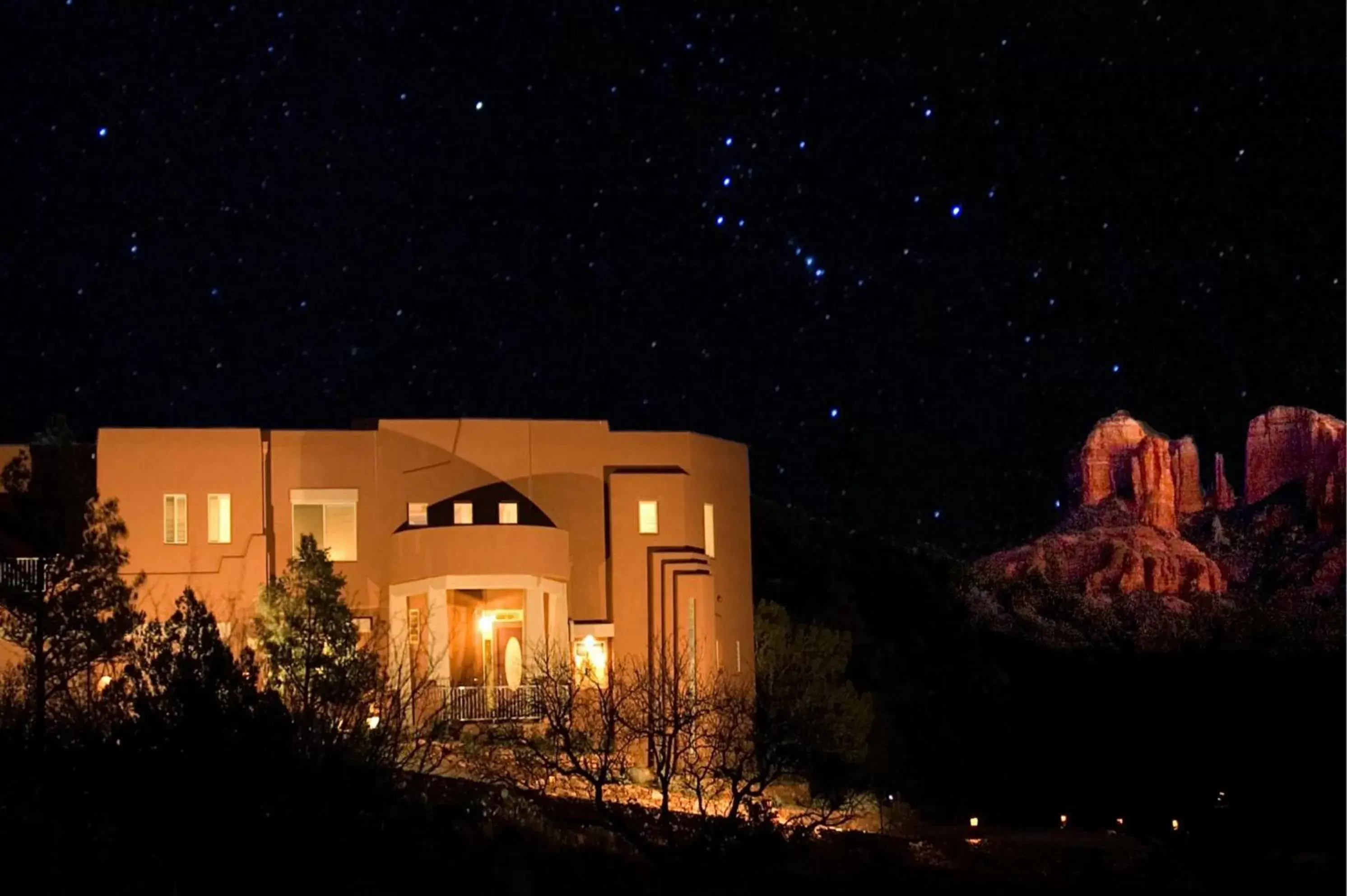 Property Building in Sedona Cathedral Hideaway B&B & Spa