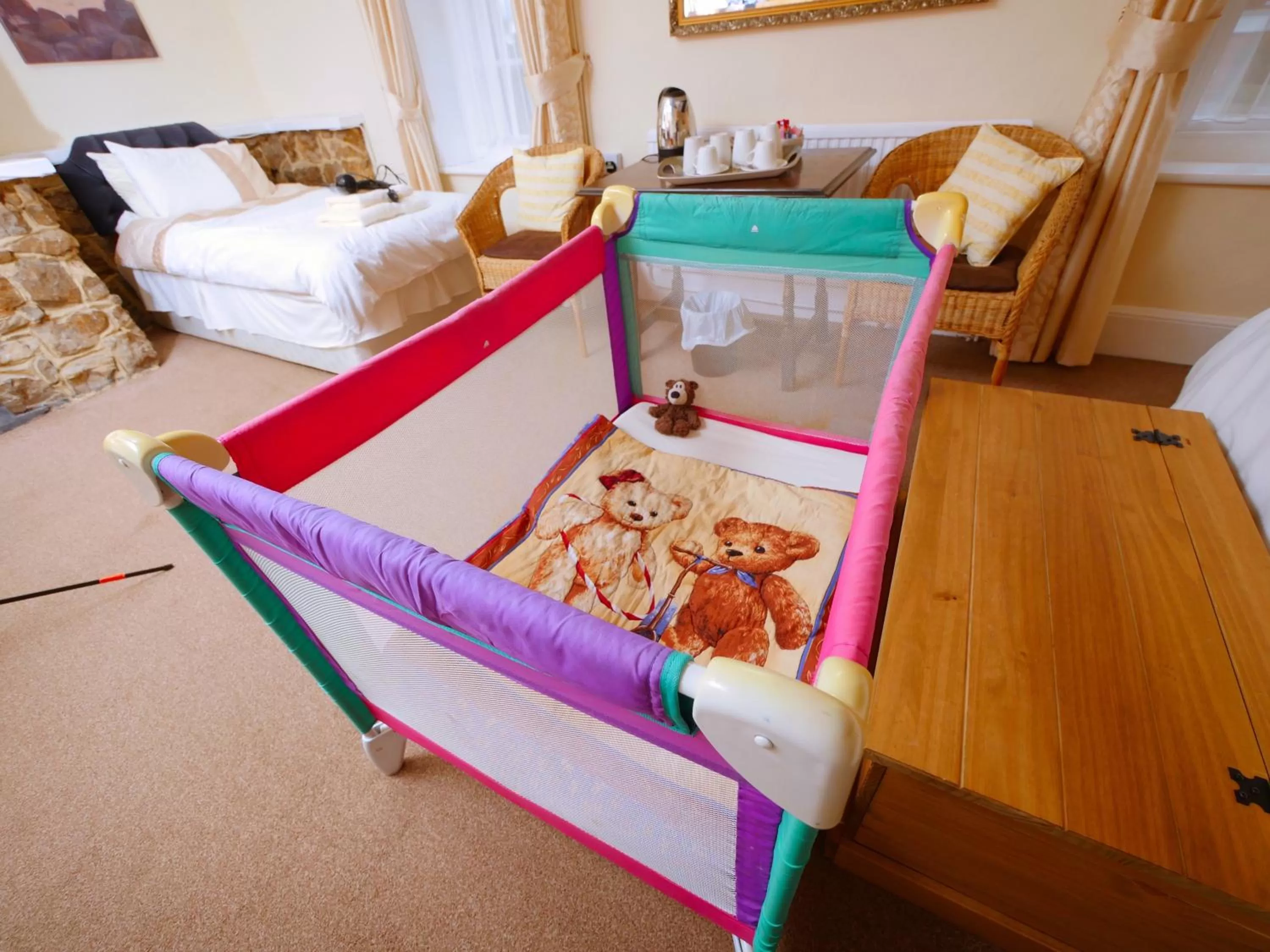 Bedroom, Bed in The Five Bells, Eastry