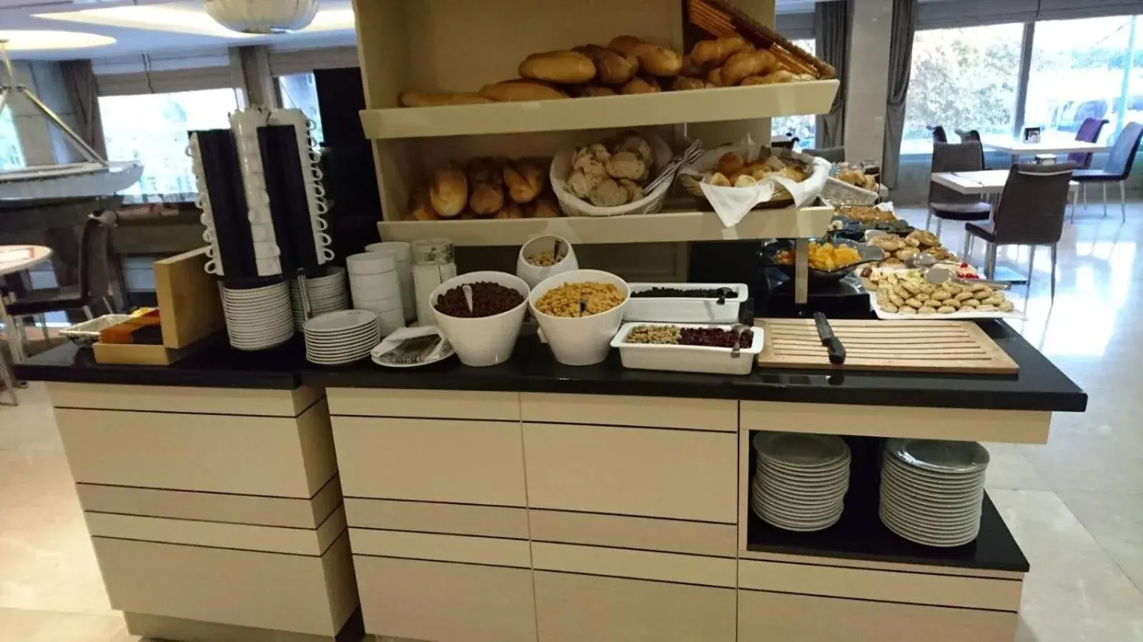 Buffet breakfast in Kent Hotel