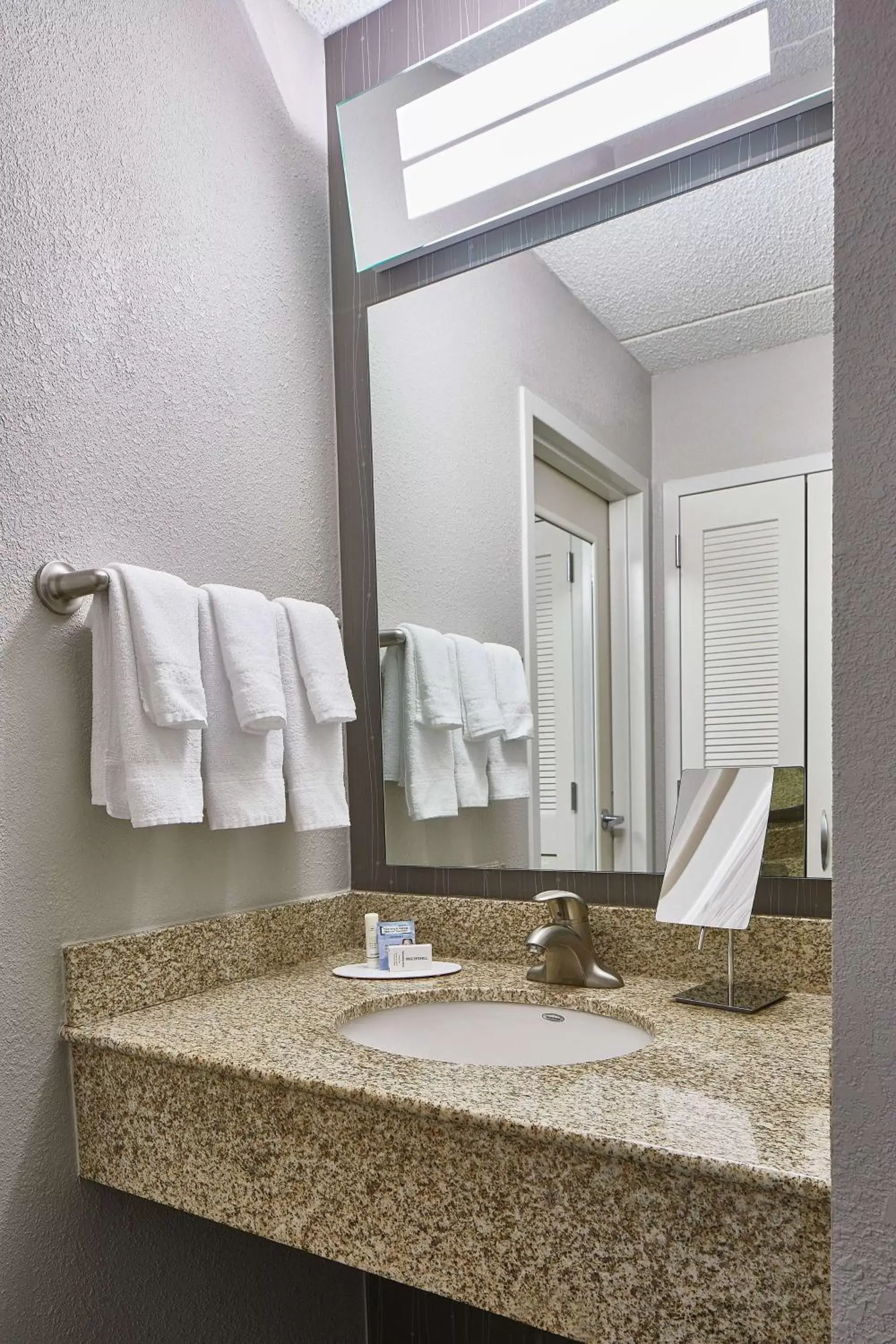 Bathroom in Sonesta Select Raleigh Durham Airport Morrisville
