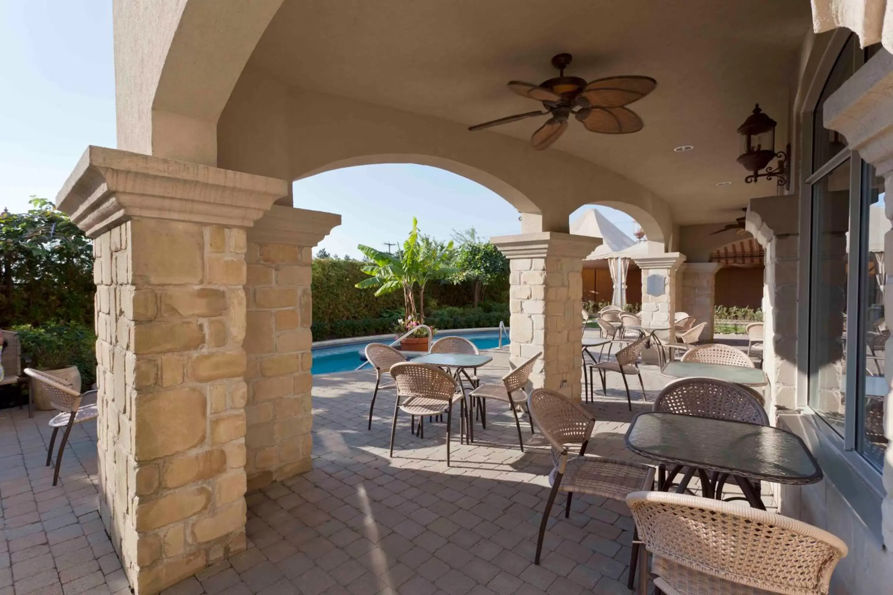 Patio in Le St-Martin Hotel & Suites