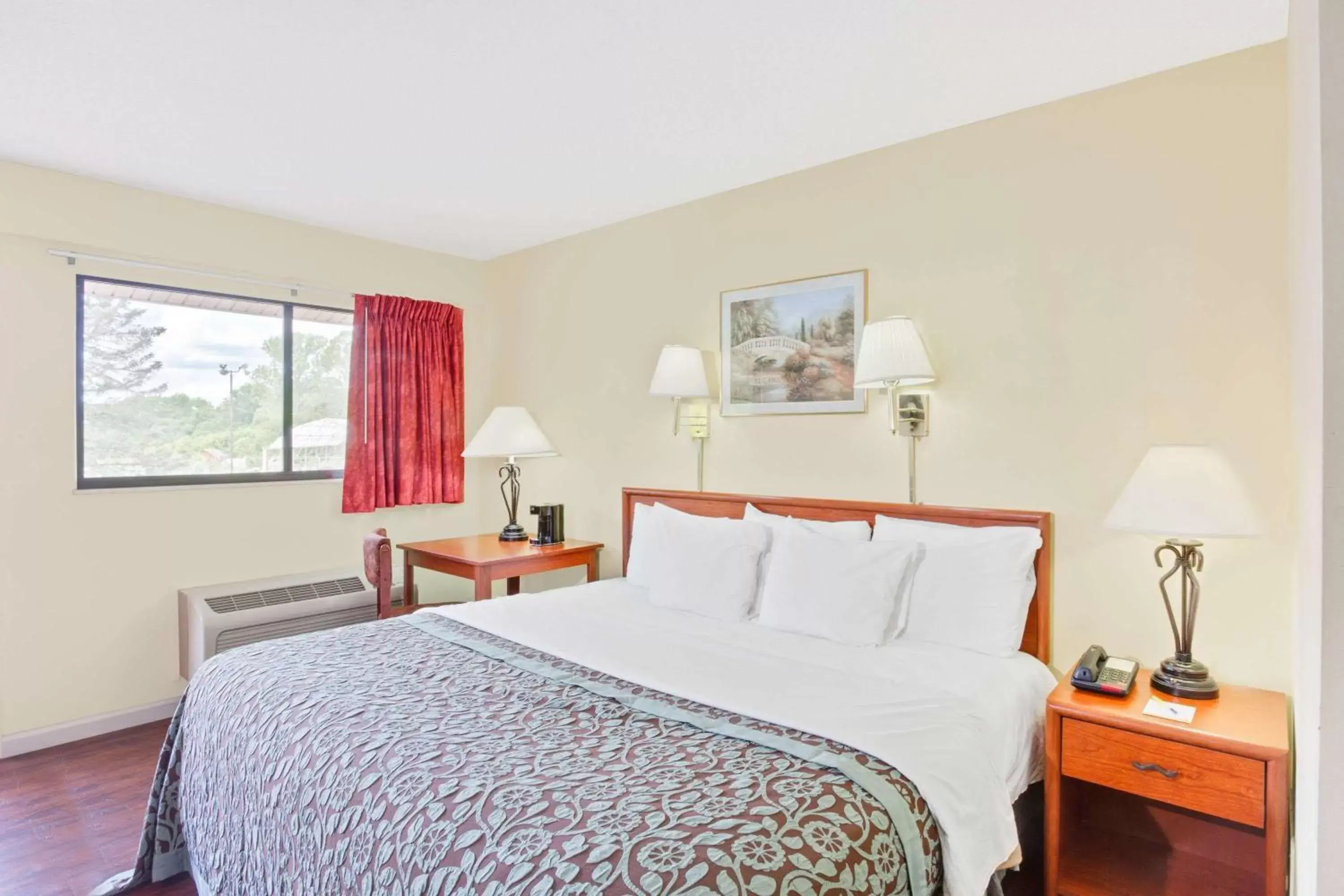 Photo of the whole room, Bed in Days Inn by Wyndham Athens