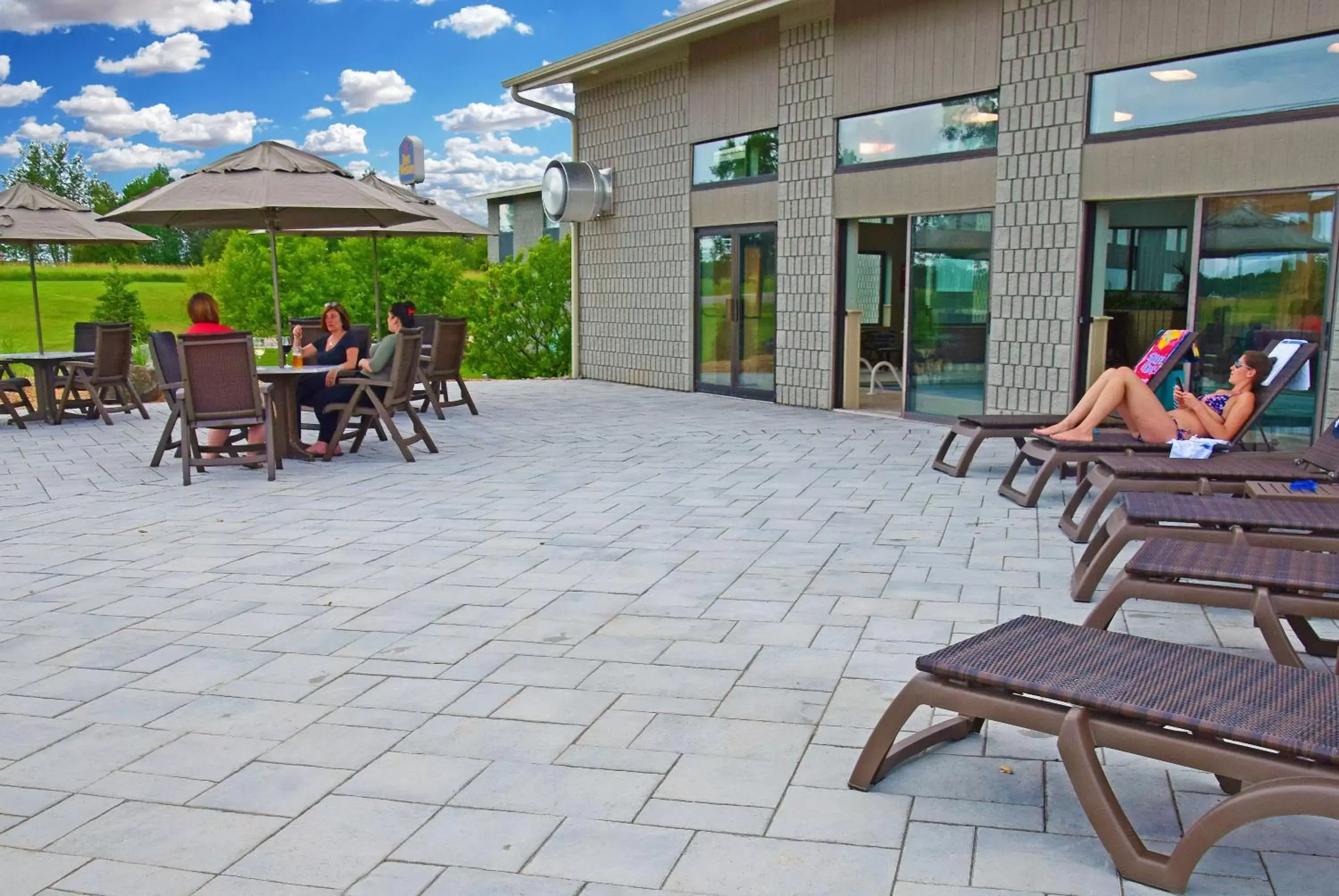 Patio in Best Western Pembroke Inn & Conference Centre