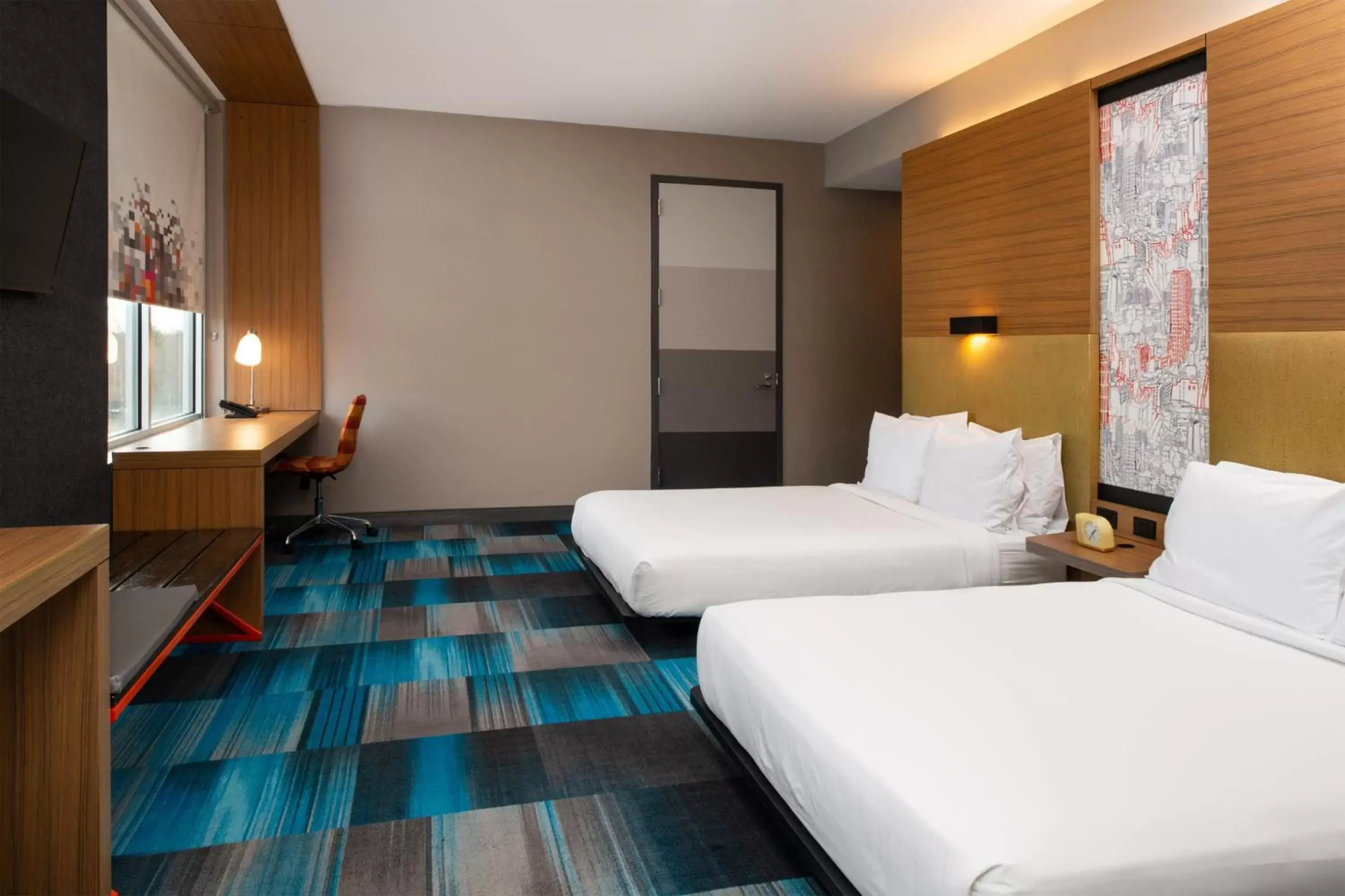 Photo of the whole room, Bed in Aloft Lexington