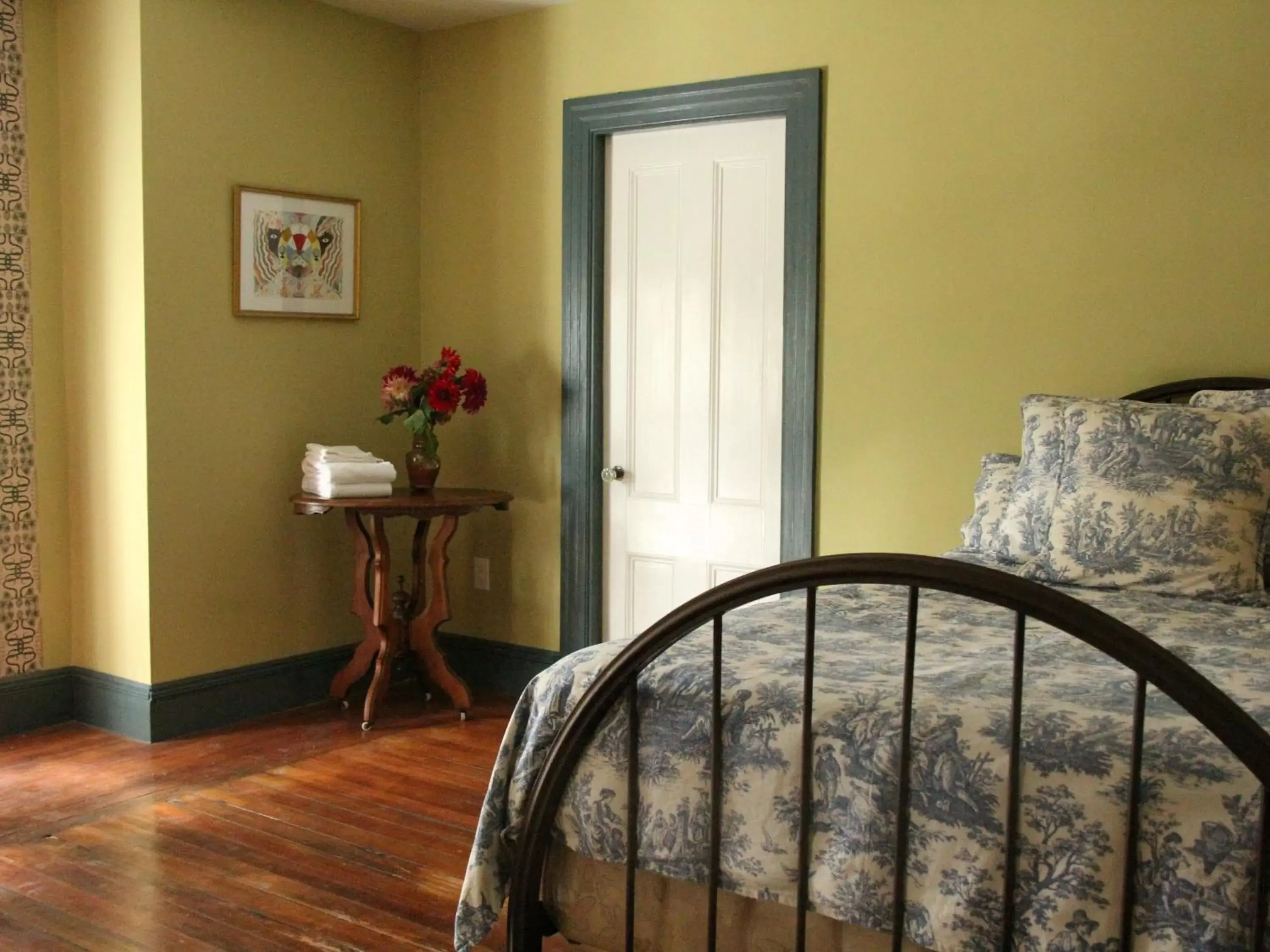 Bed in The Wedding Cake House