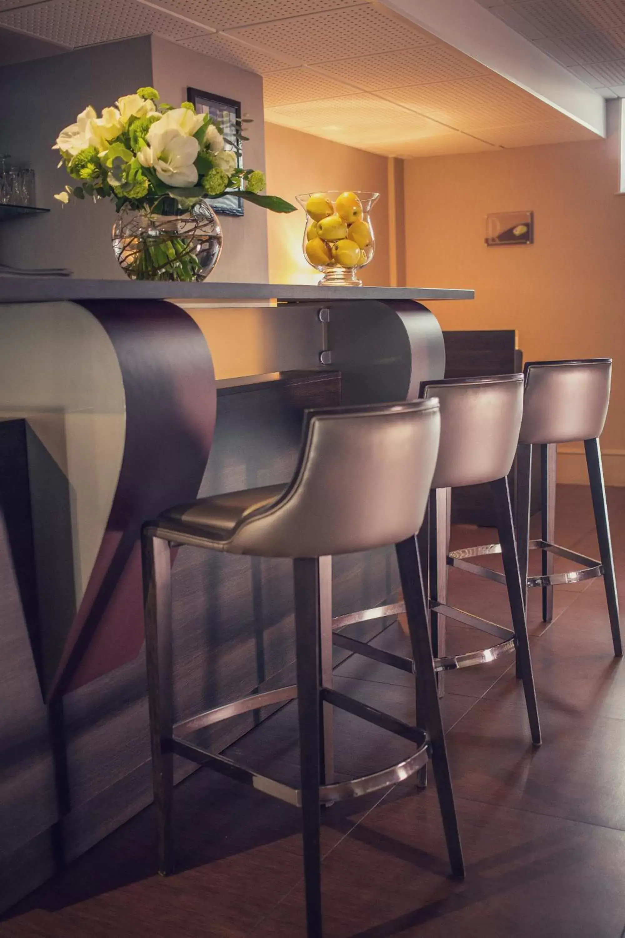 Lounge or bar in Best Western Plus Richelieu Lounge or bar in Best Western Plus Richelieu