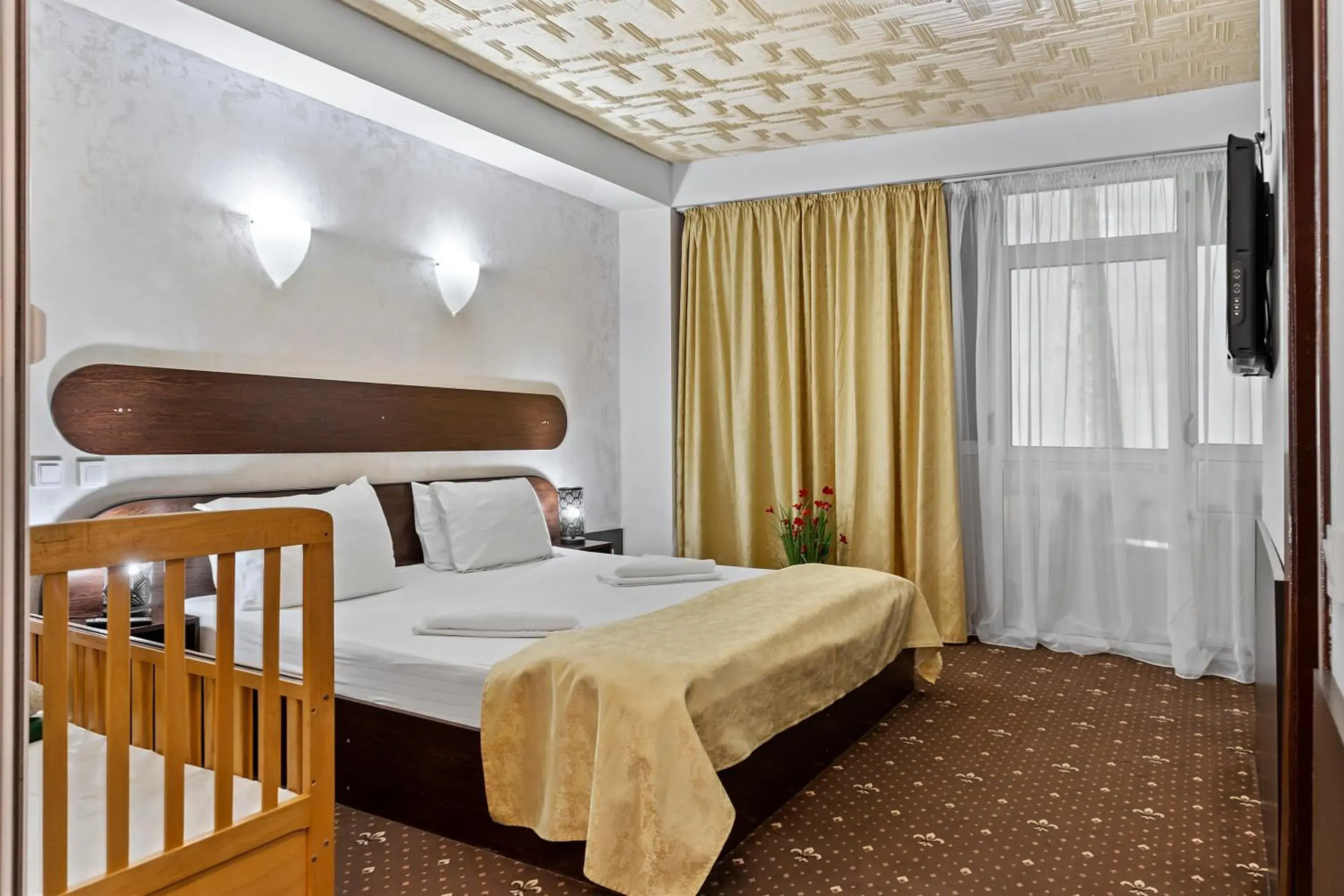 Bed in Hotel Charter Otopeni