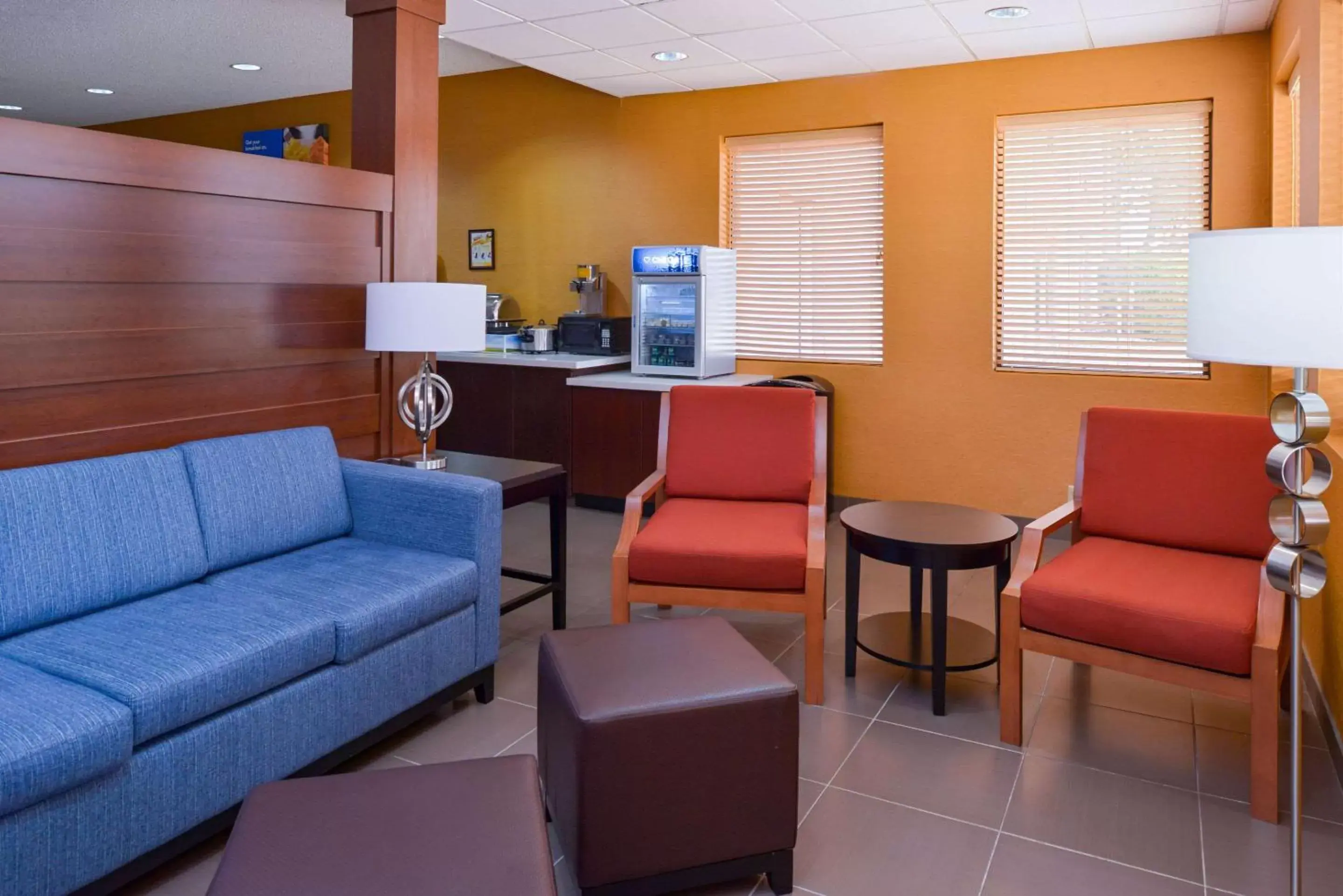 Lobby or reception, Seating Area in Comfort Inn and Suites Joplin