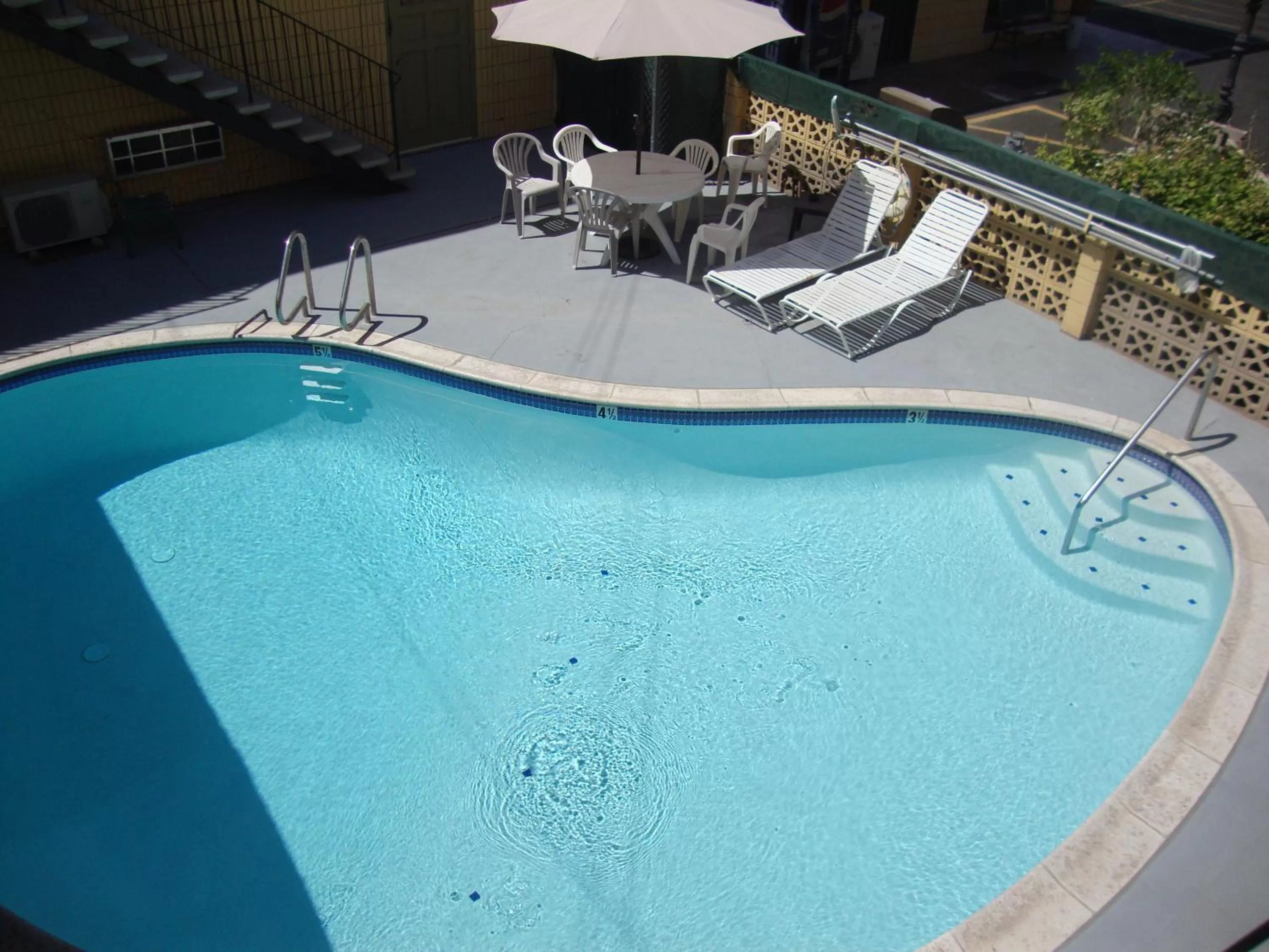 Swimming pool in Townhouse Inn and Suites