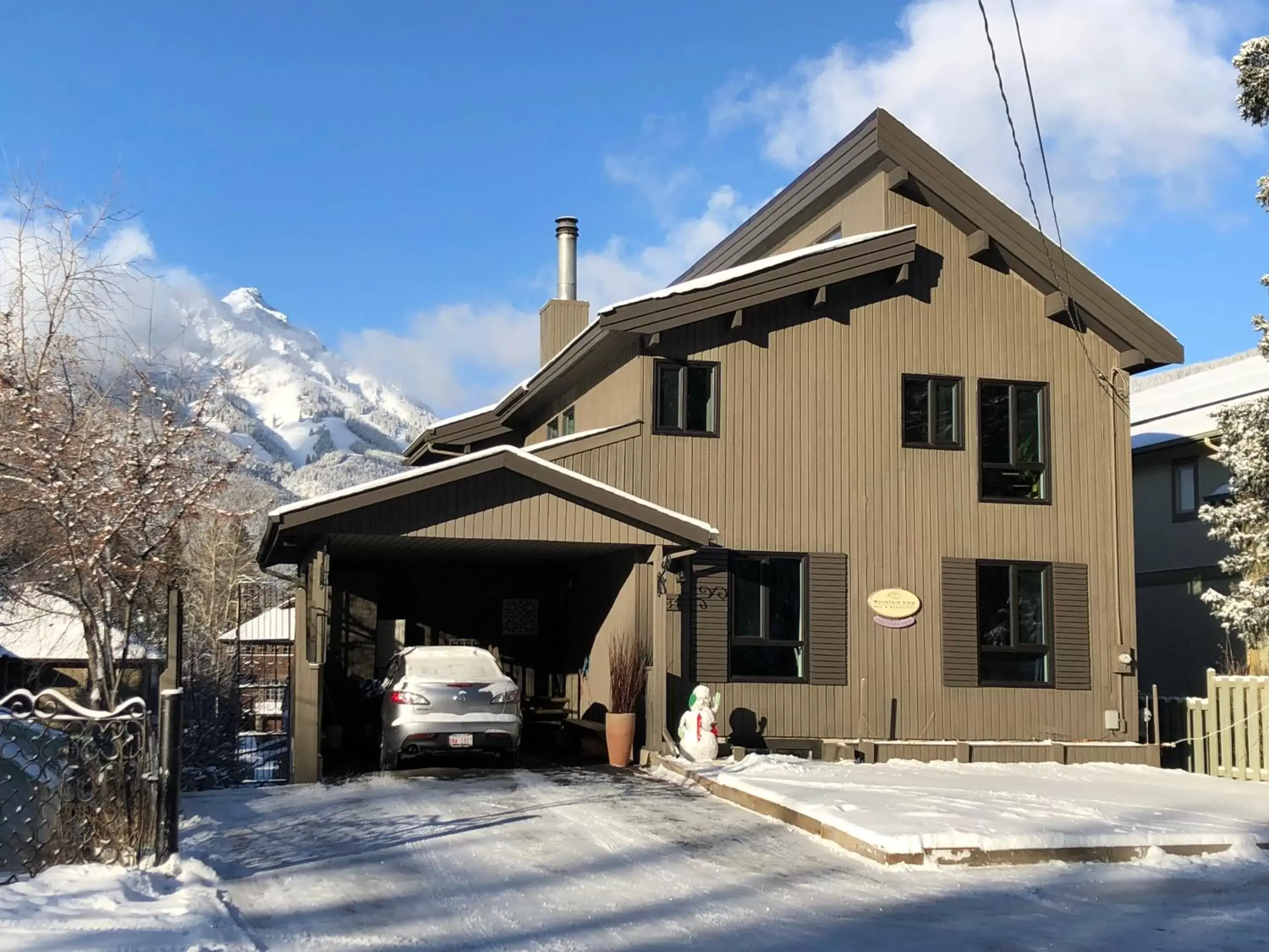 Property building, Winter in Mountain View Bed & Breakfast