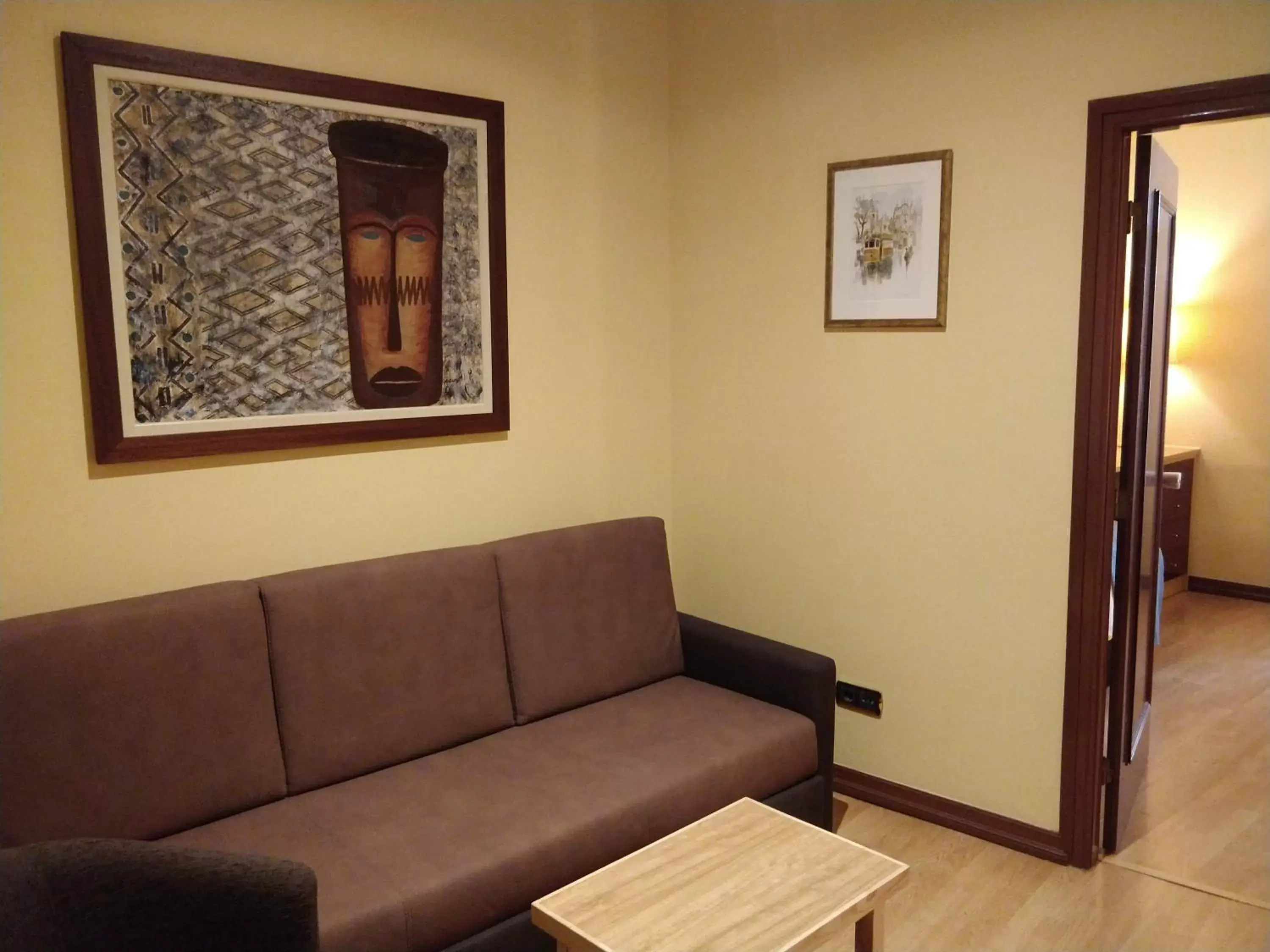 Photo of the whole room, Seating Area in Hotel Internacional Porto